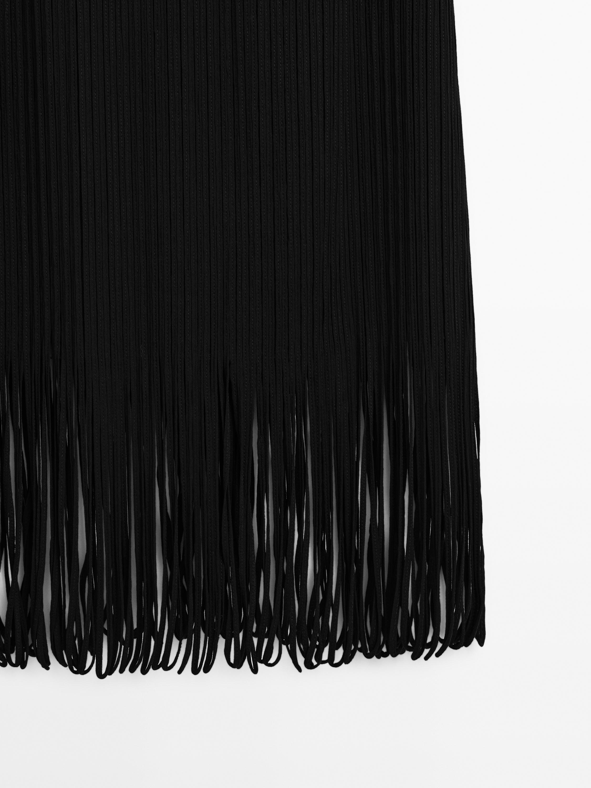 Knitted textured dress under bangs