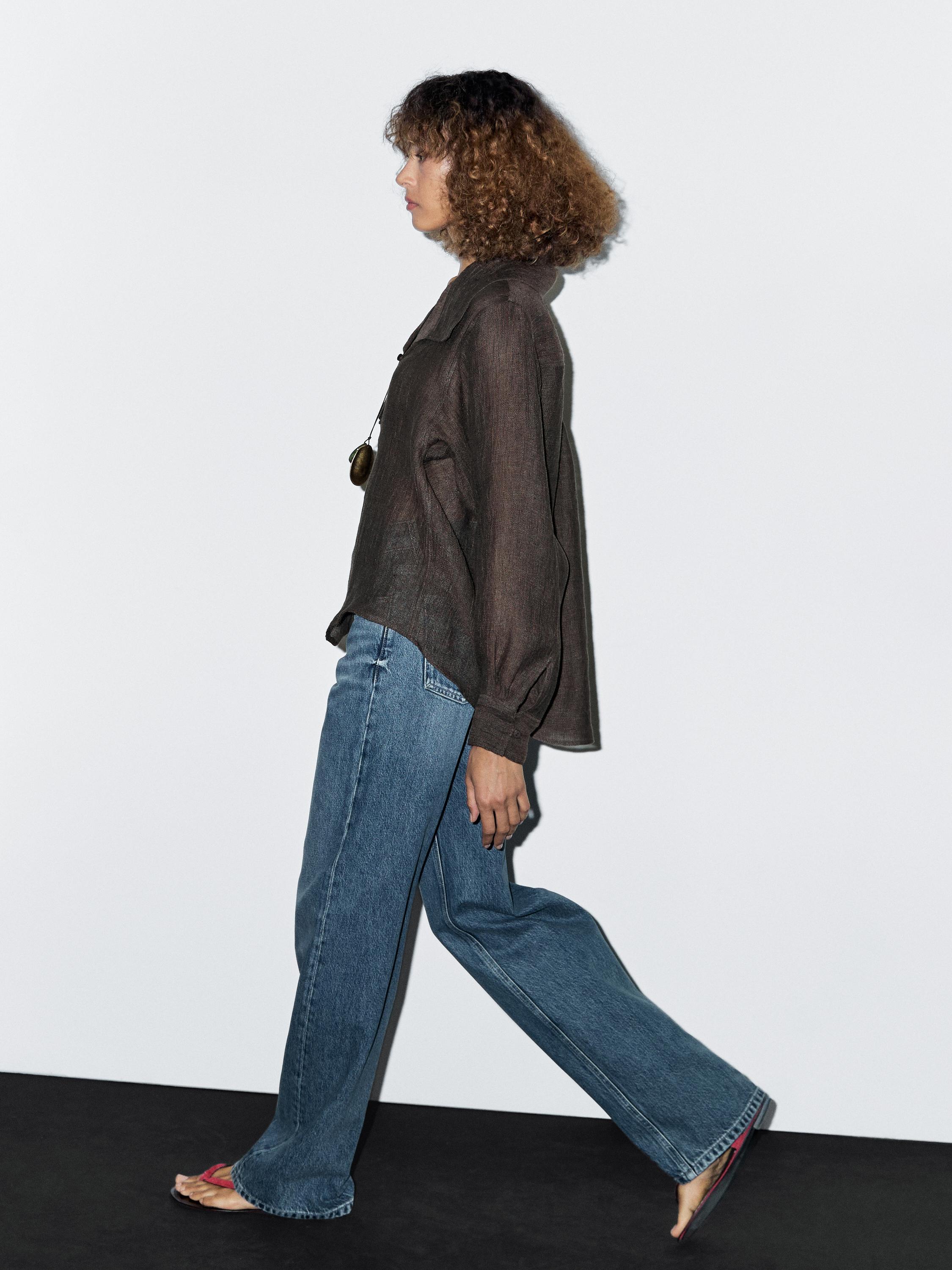 100 % ľanová blúzka s detailom na prsiach