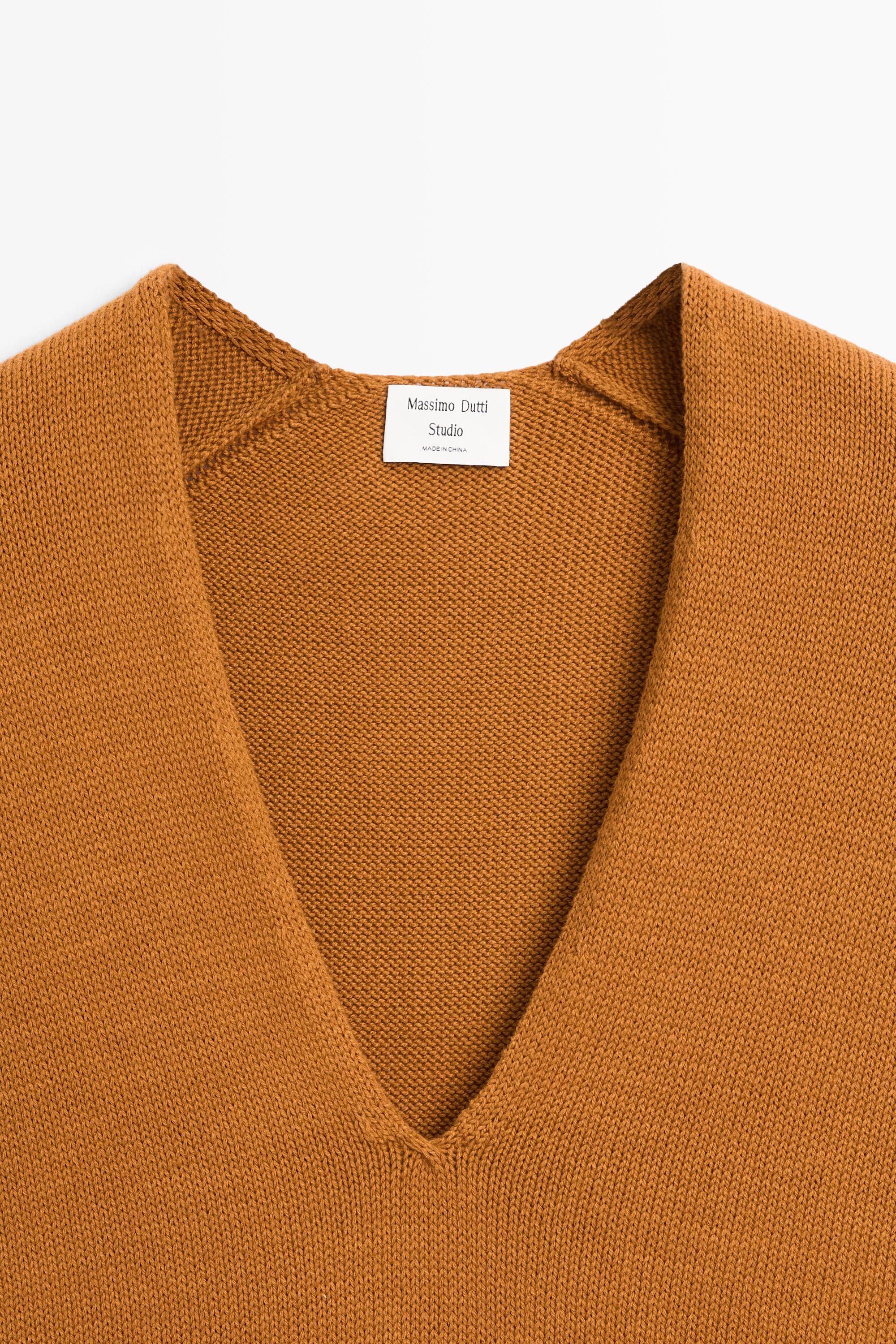 100% Cotton V-Neck Vest - STUDIO — Washed