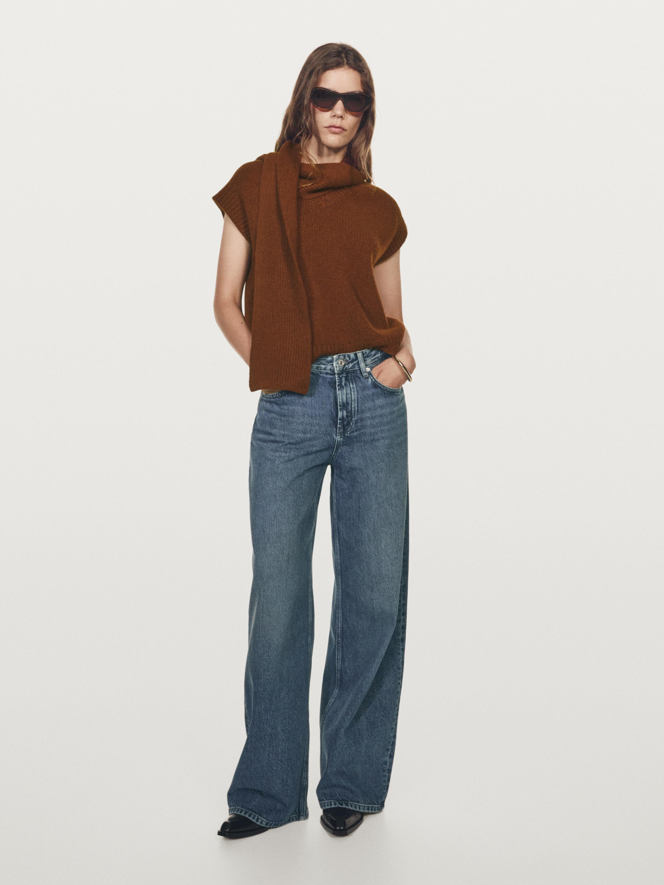 V-neck knit vest with scarf