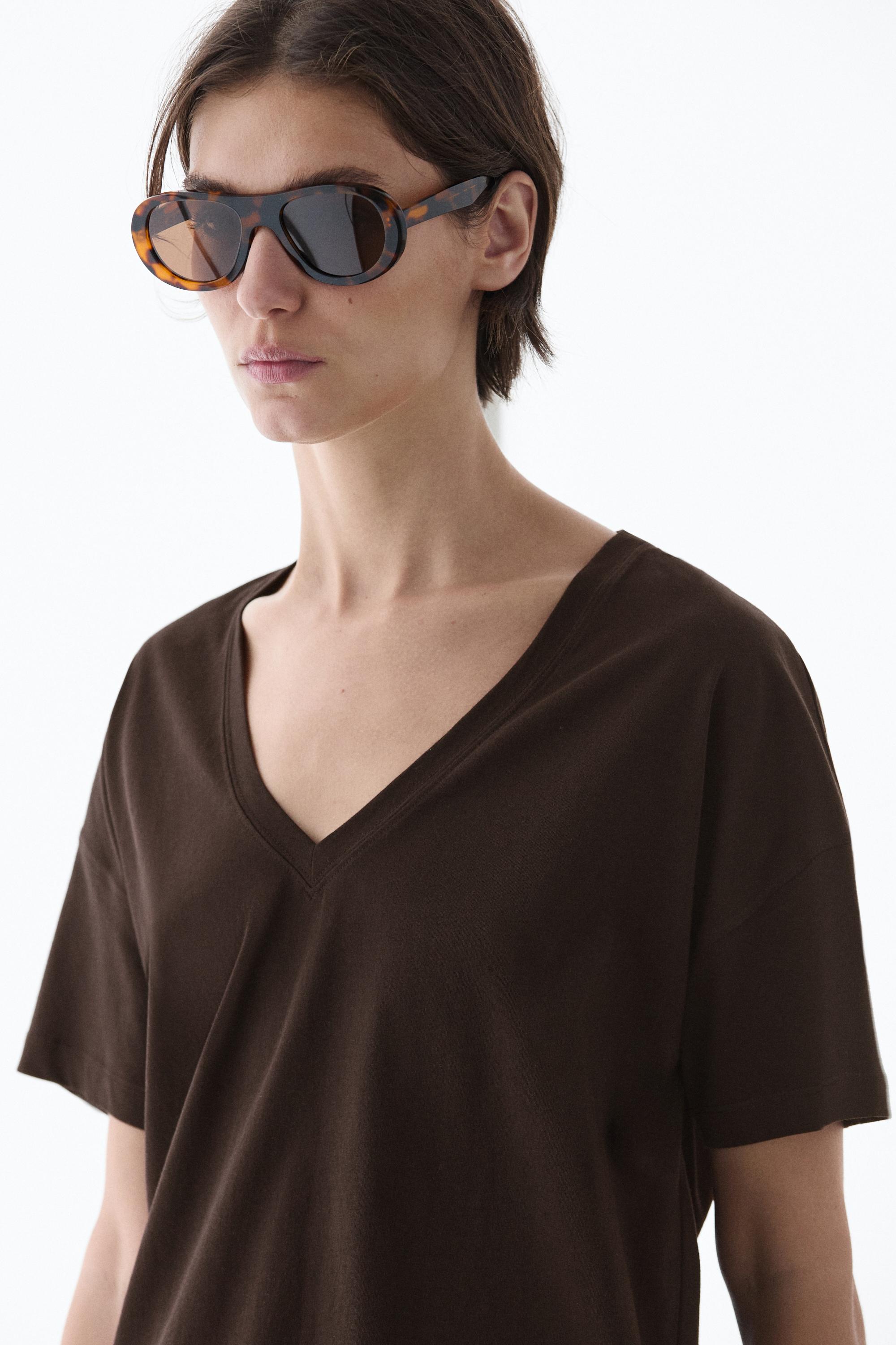 Flowing cropped fit V-neck T-shirt — BROWN