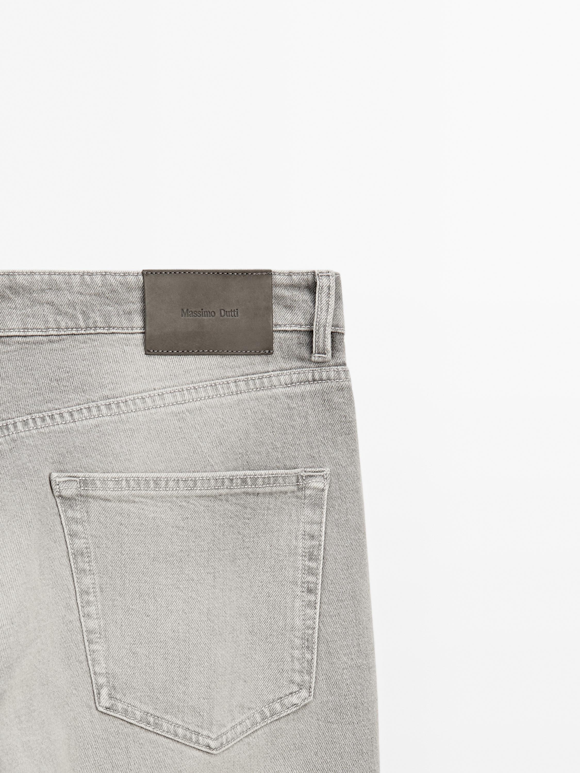 Tapered fit jeans