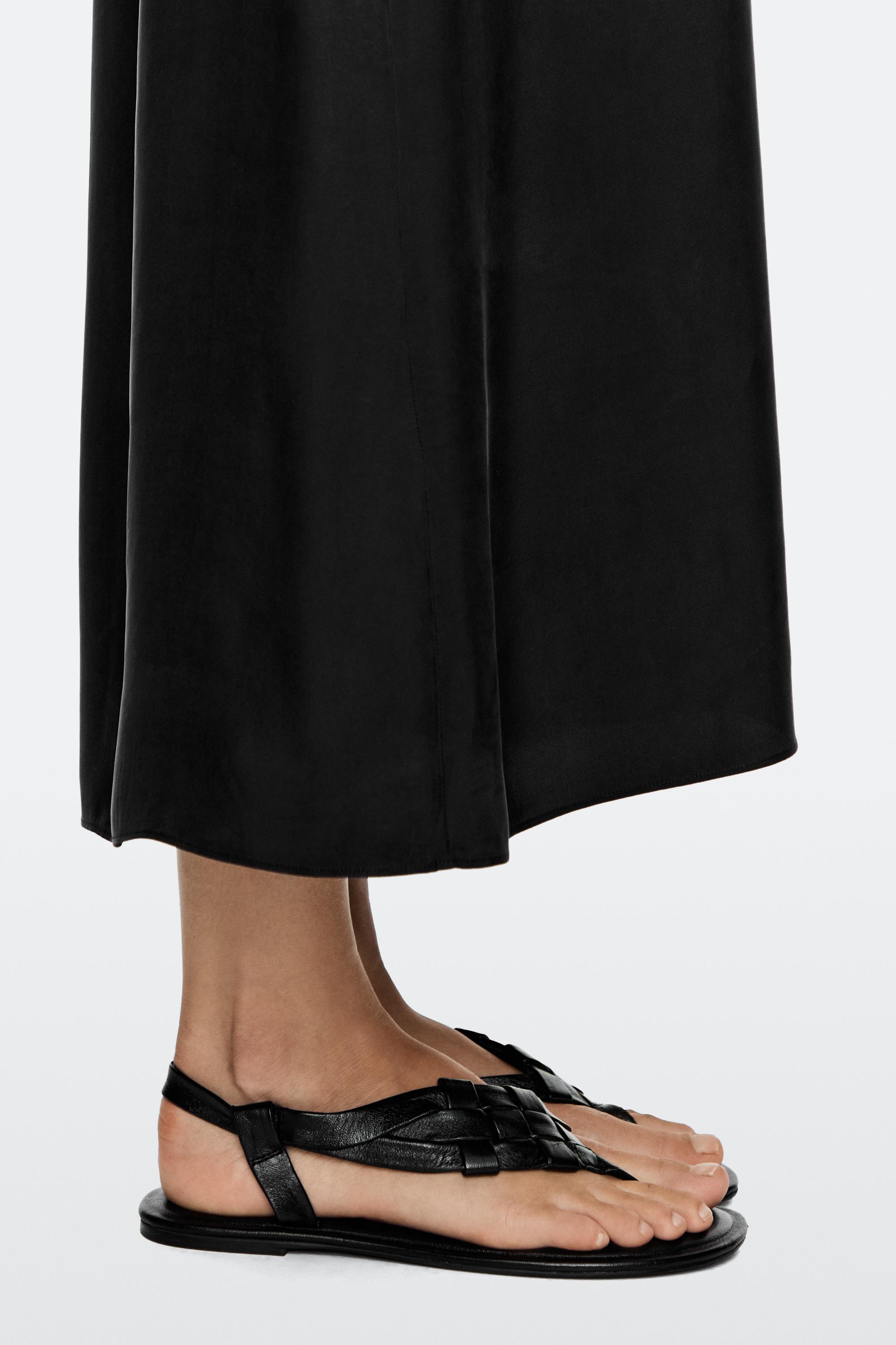 Flat woven leather sandals — BLACK