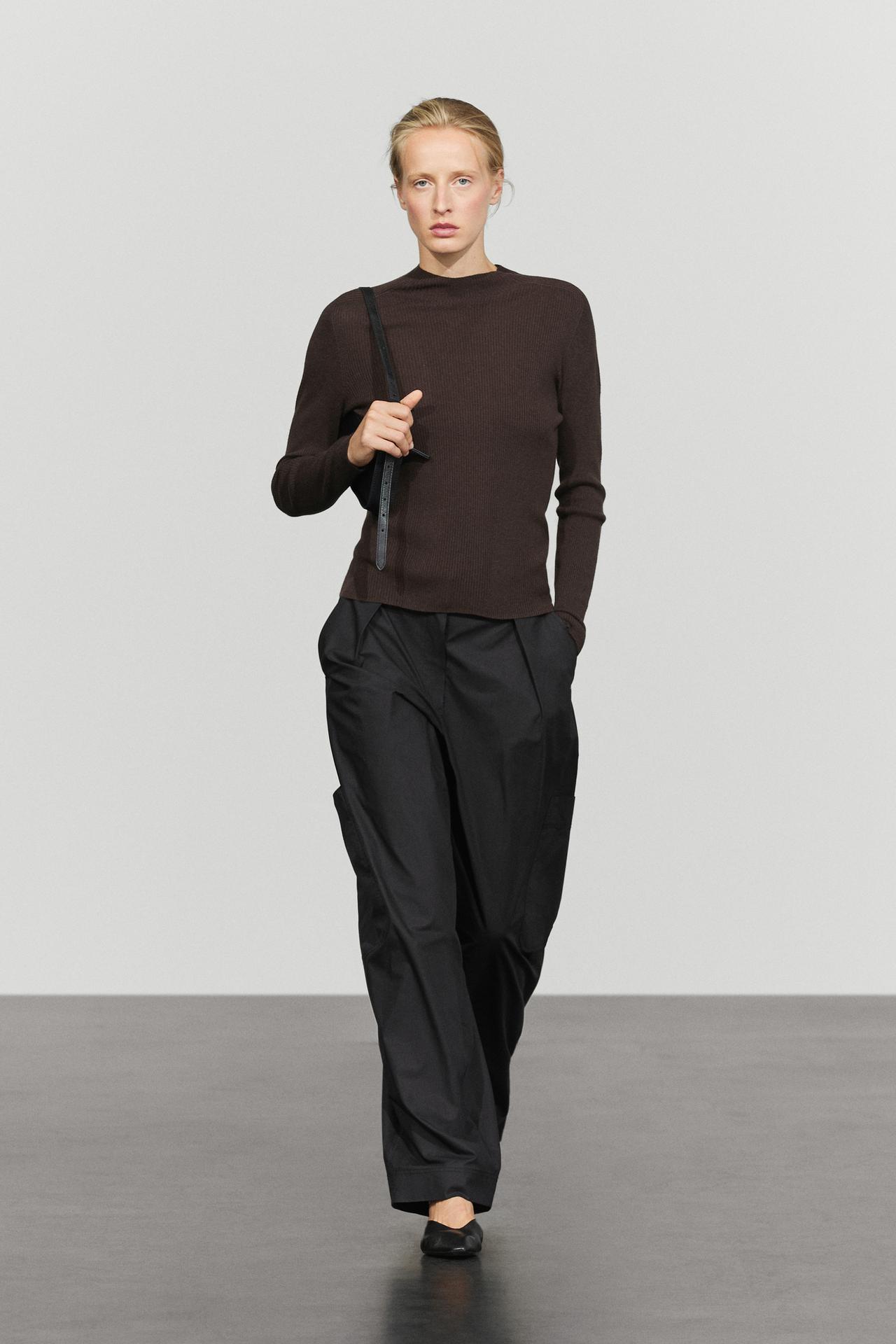 Mock turtleneck ribbed knit sweater — BROWN