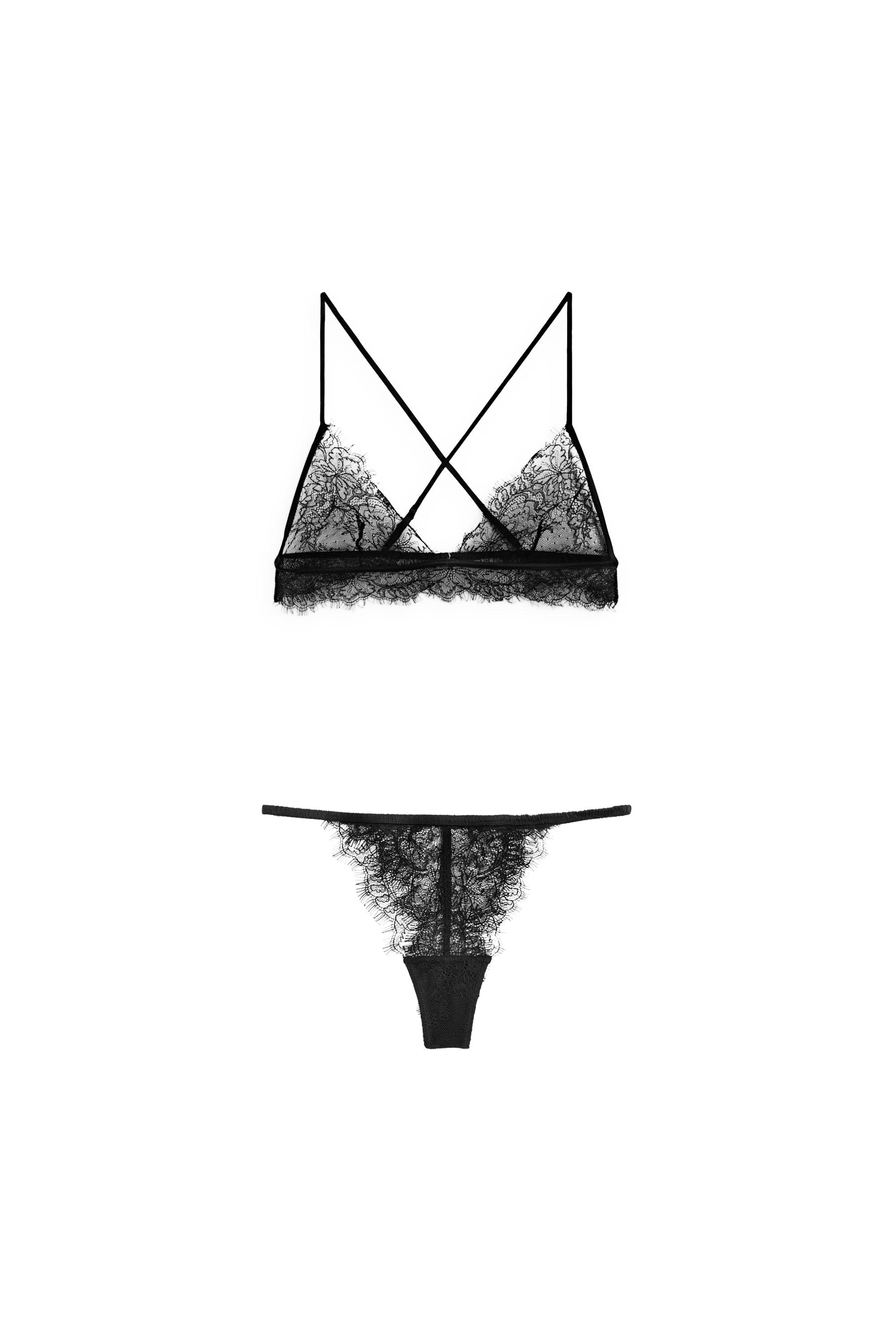 Scalloped lace thong — BLACK