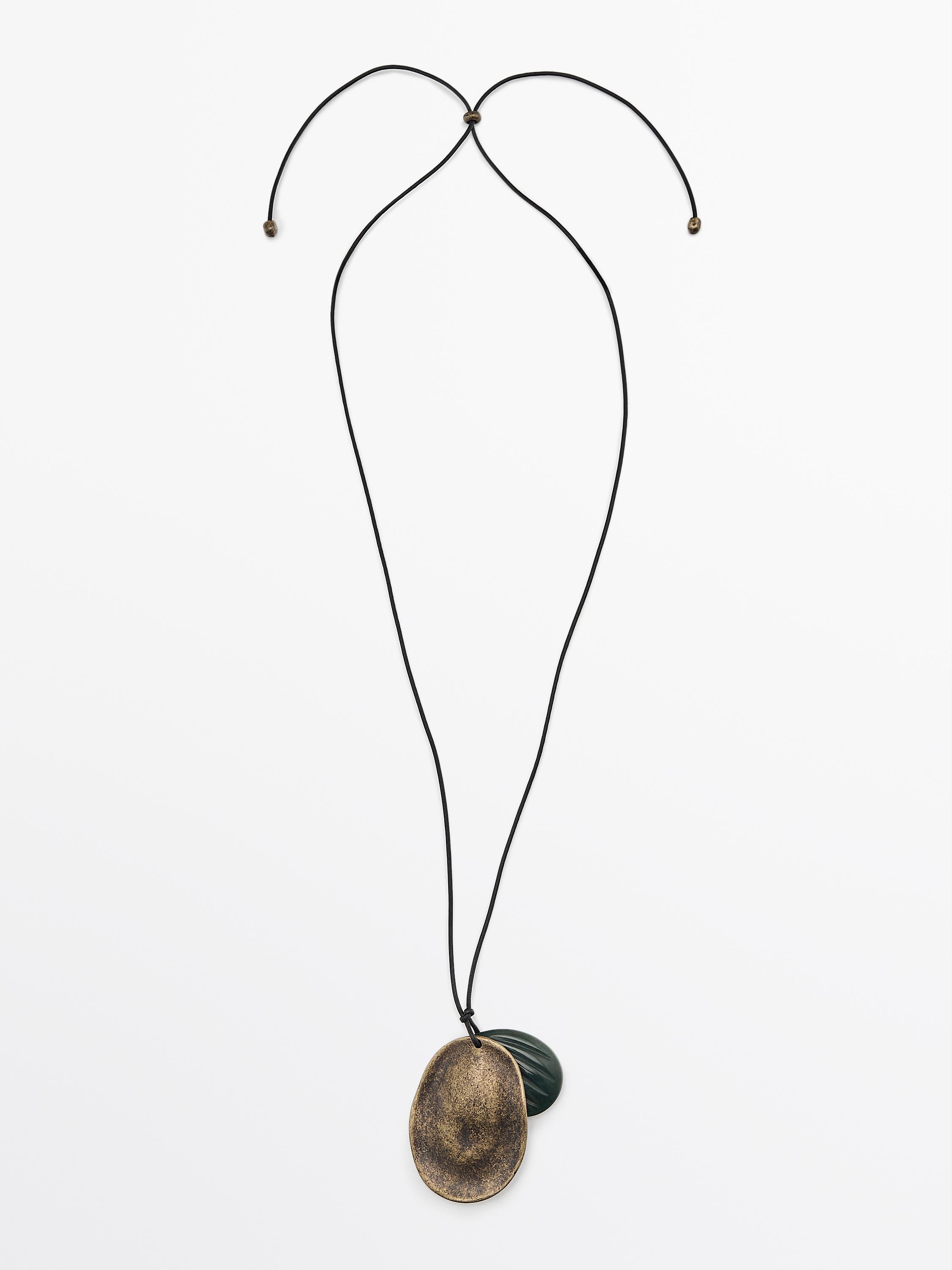 Collar colgante almendra