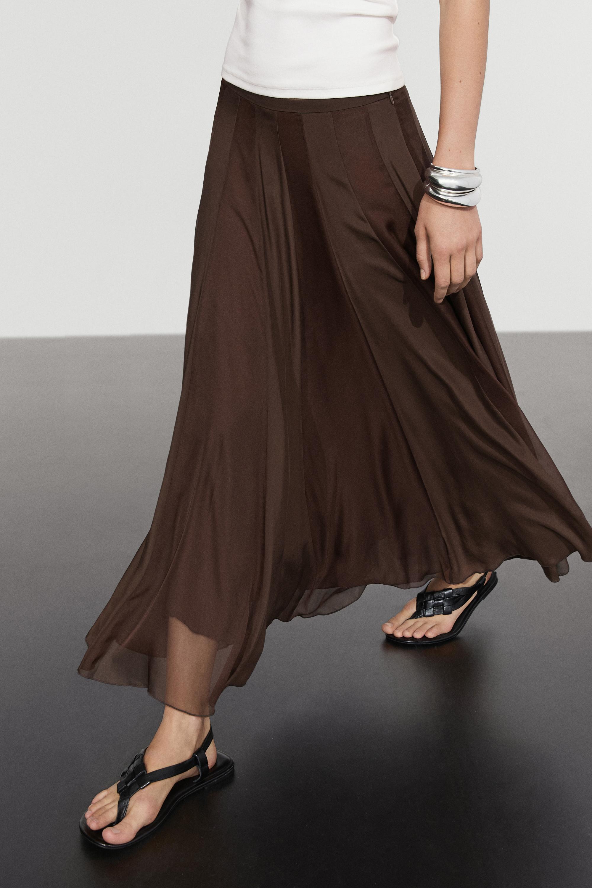 Dökümlü uçuşan midi etek