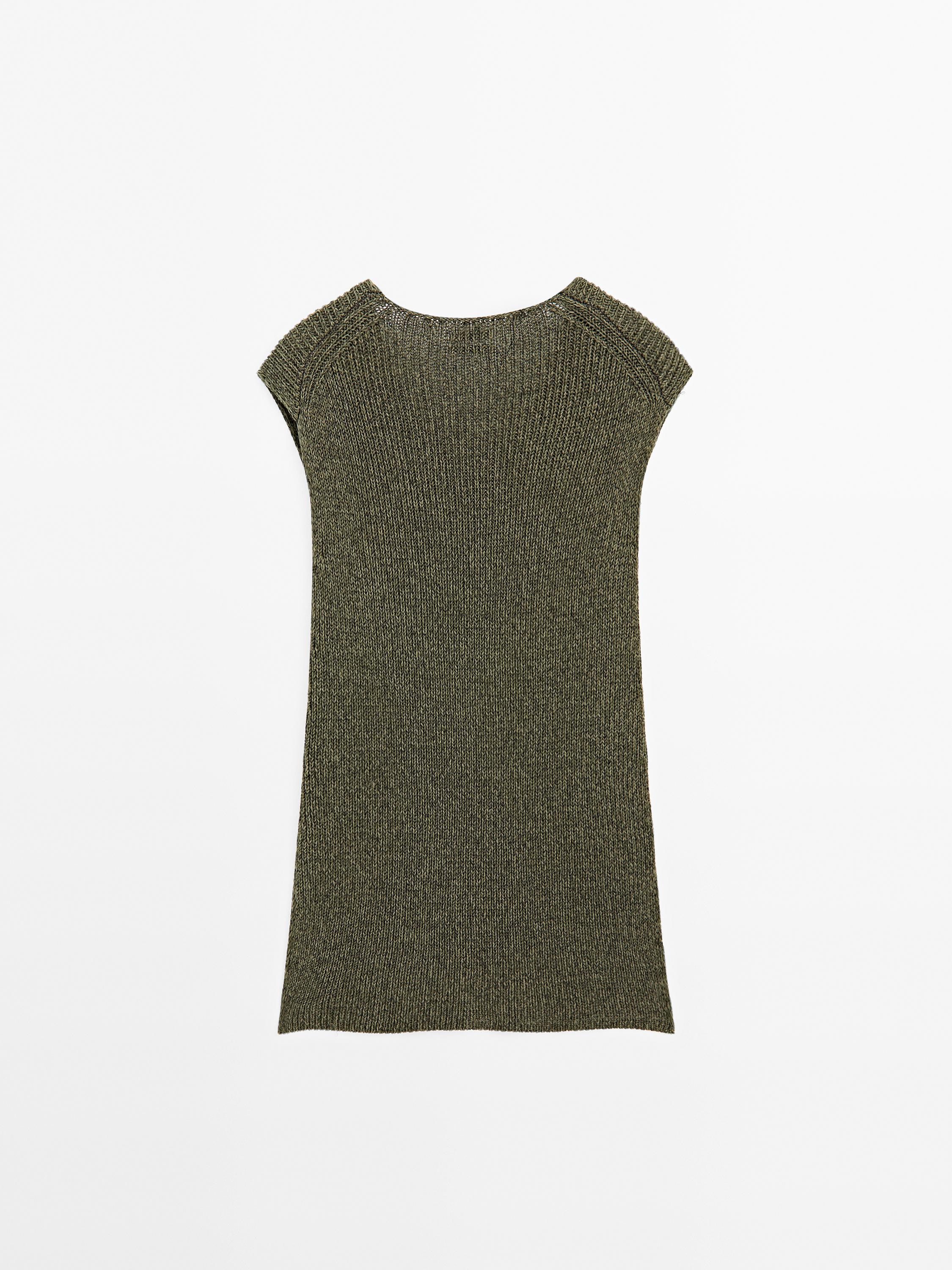 Sleeveless V-neck sweater