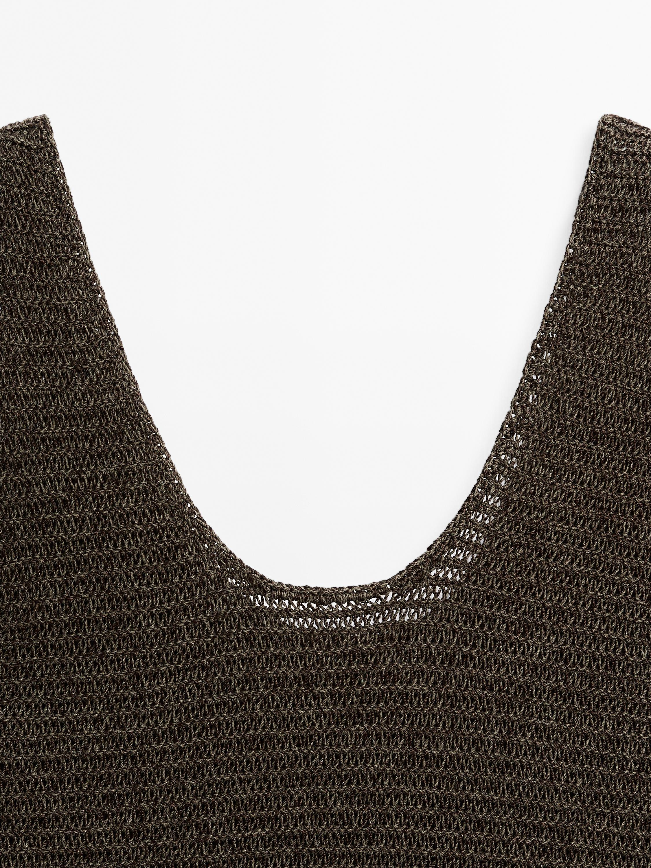 Cotton blend knit top with round neckline