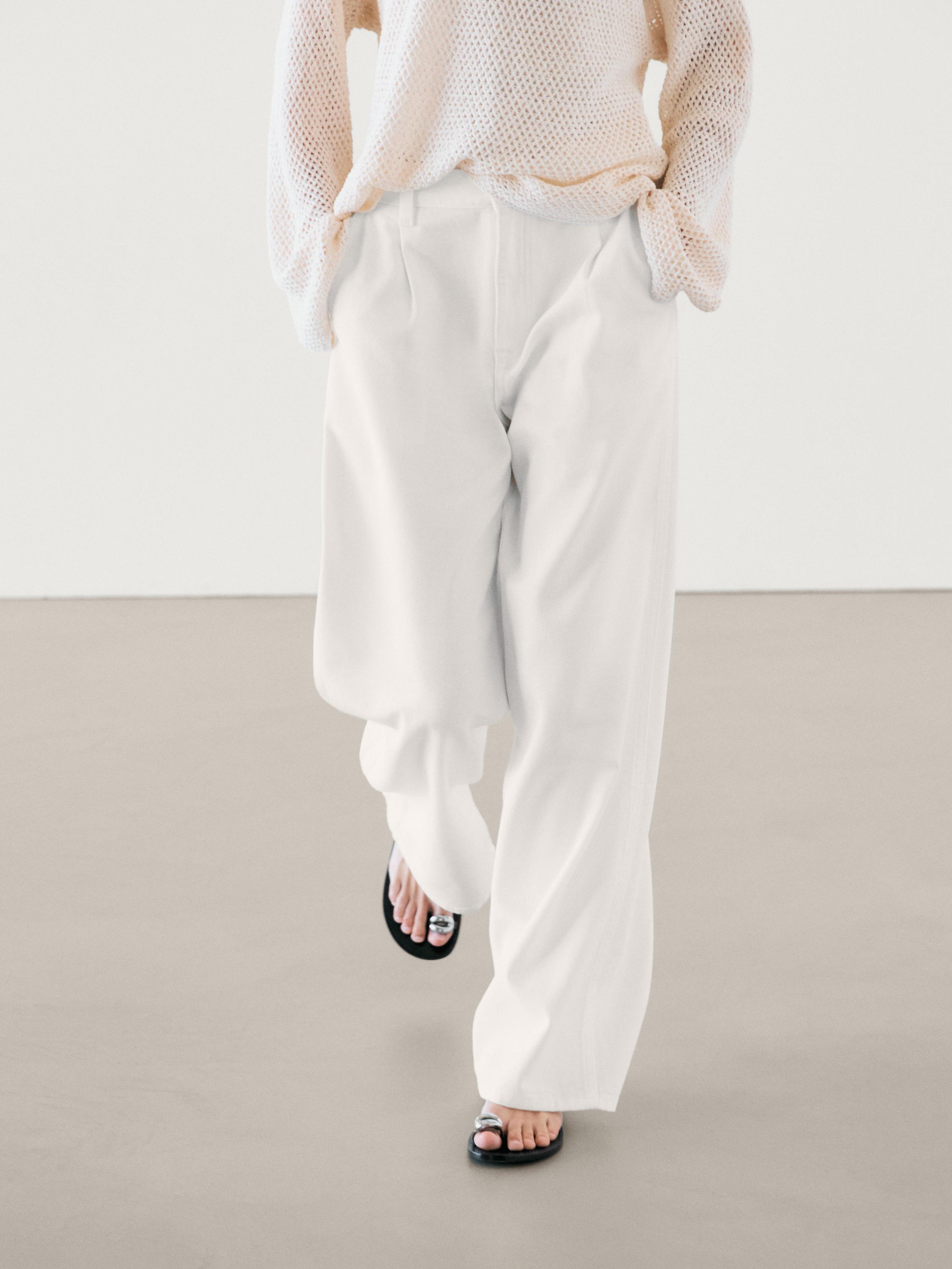 Mid-waist wide-leg jeans with darts