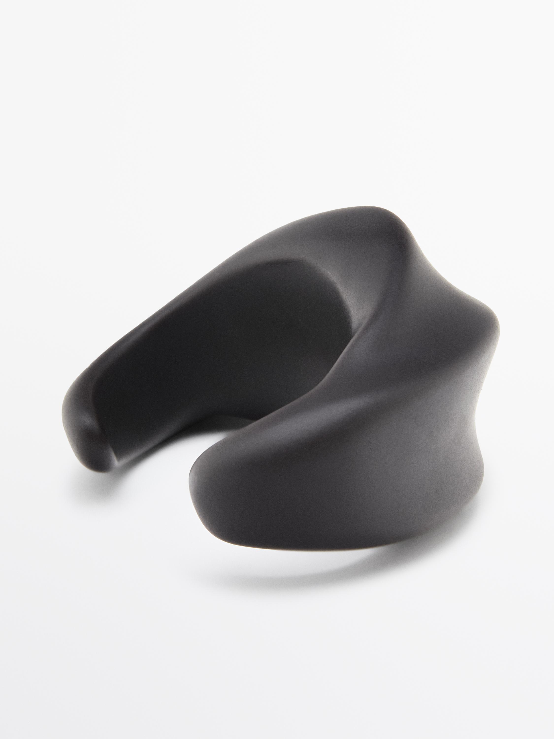 Wide moulded bracelet — BROWN