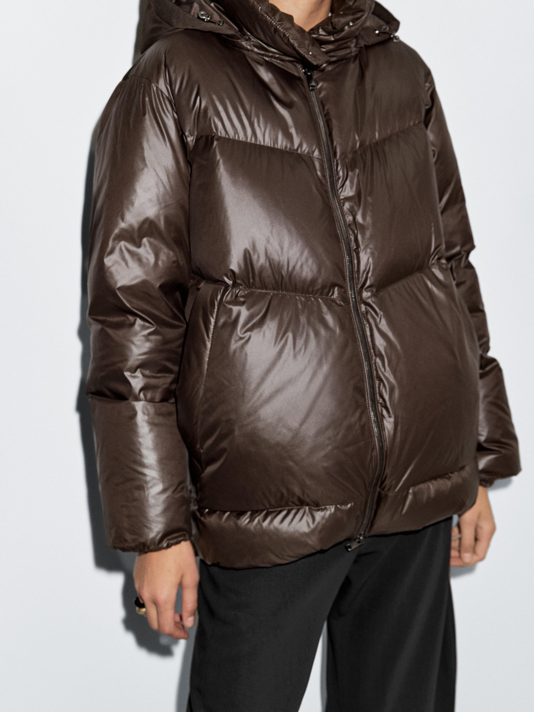Puffer jacket with detachable hood
