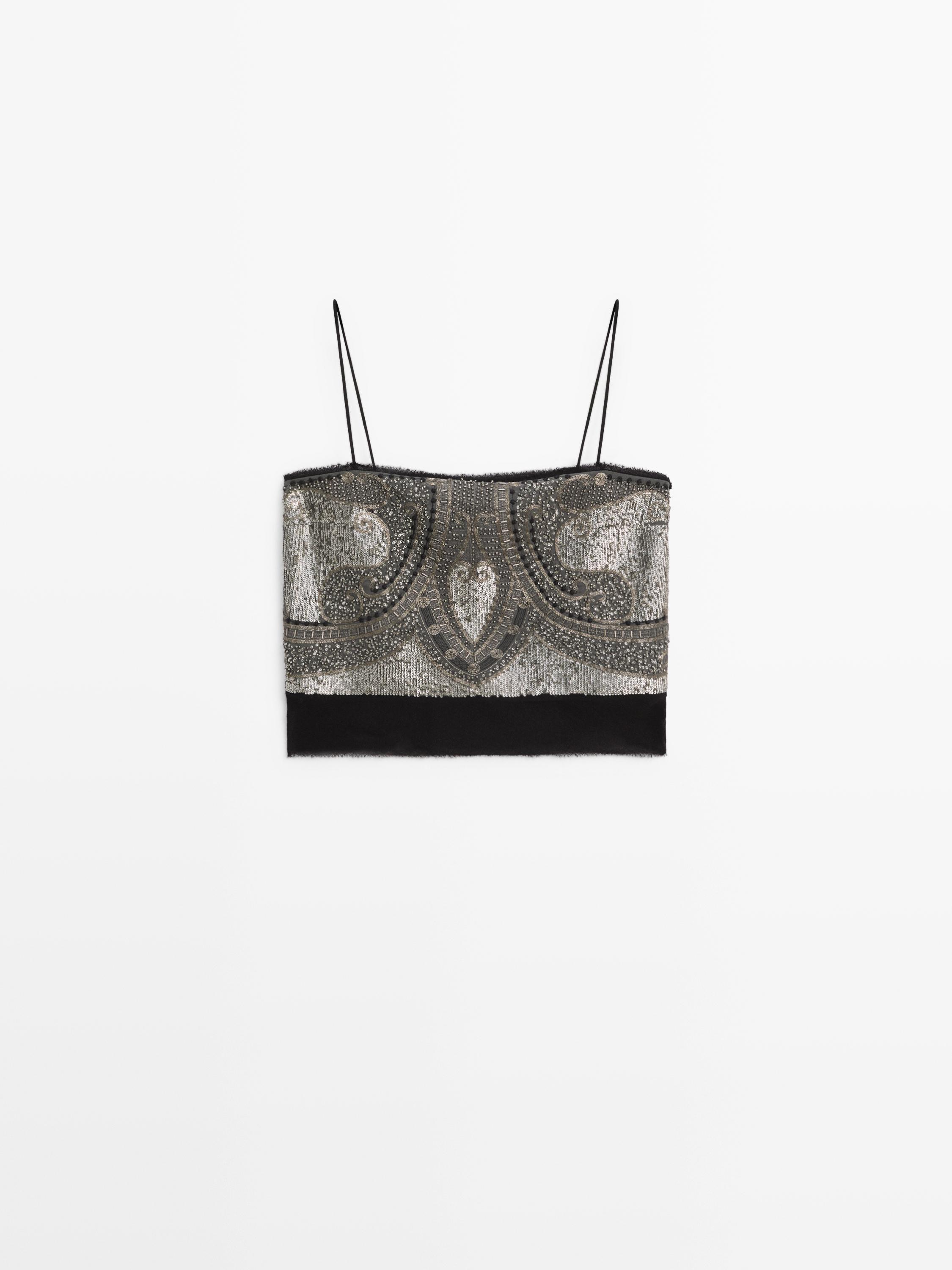 توب بتفاصيل مطرزة - STUDIO