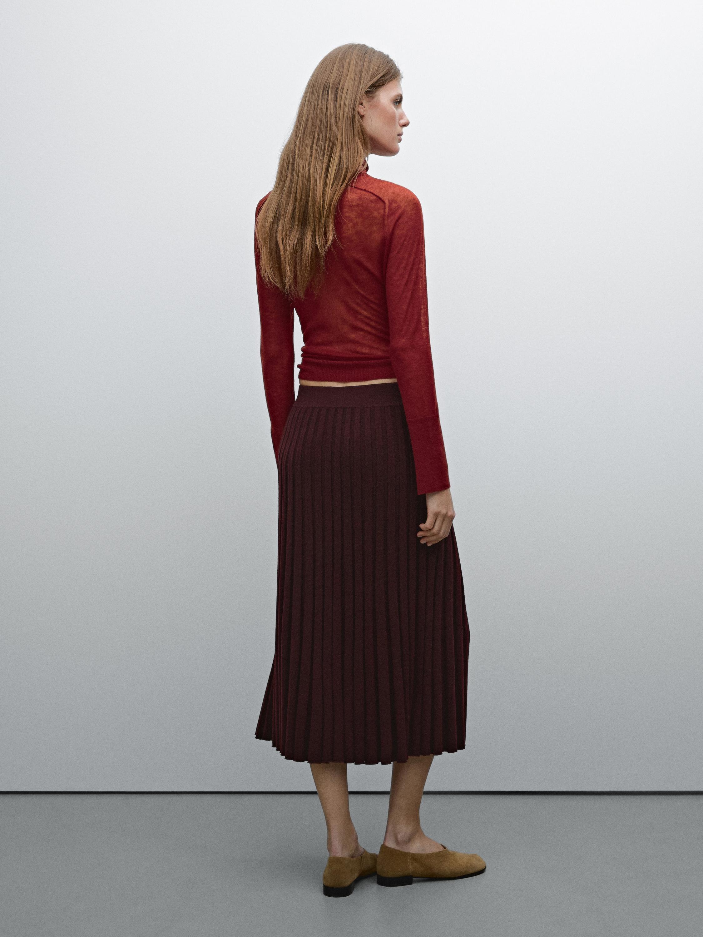 Pleated midi skirt with elastic waistband