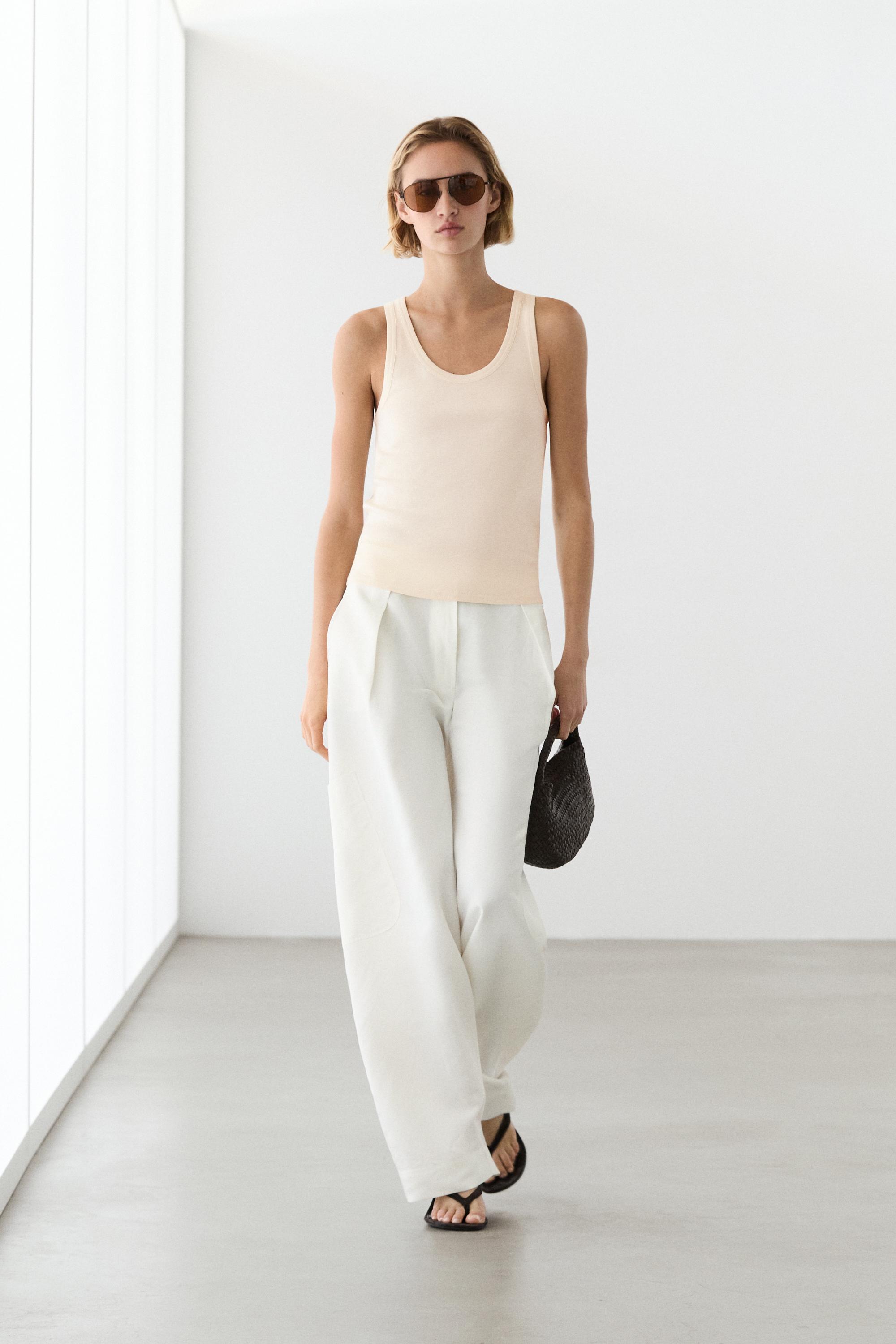 Sleeveless 100% cotton T-shirt