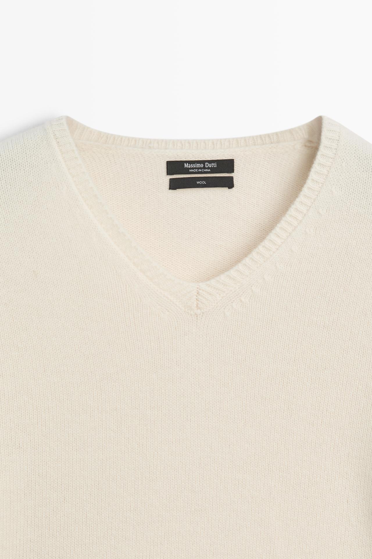 100% wool V-neck knit sweater — CREAM