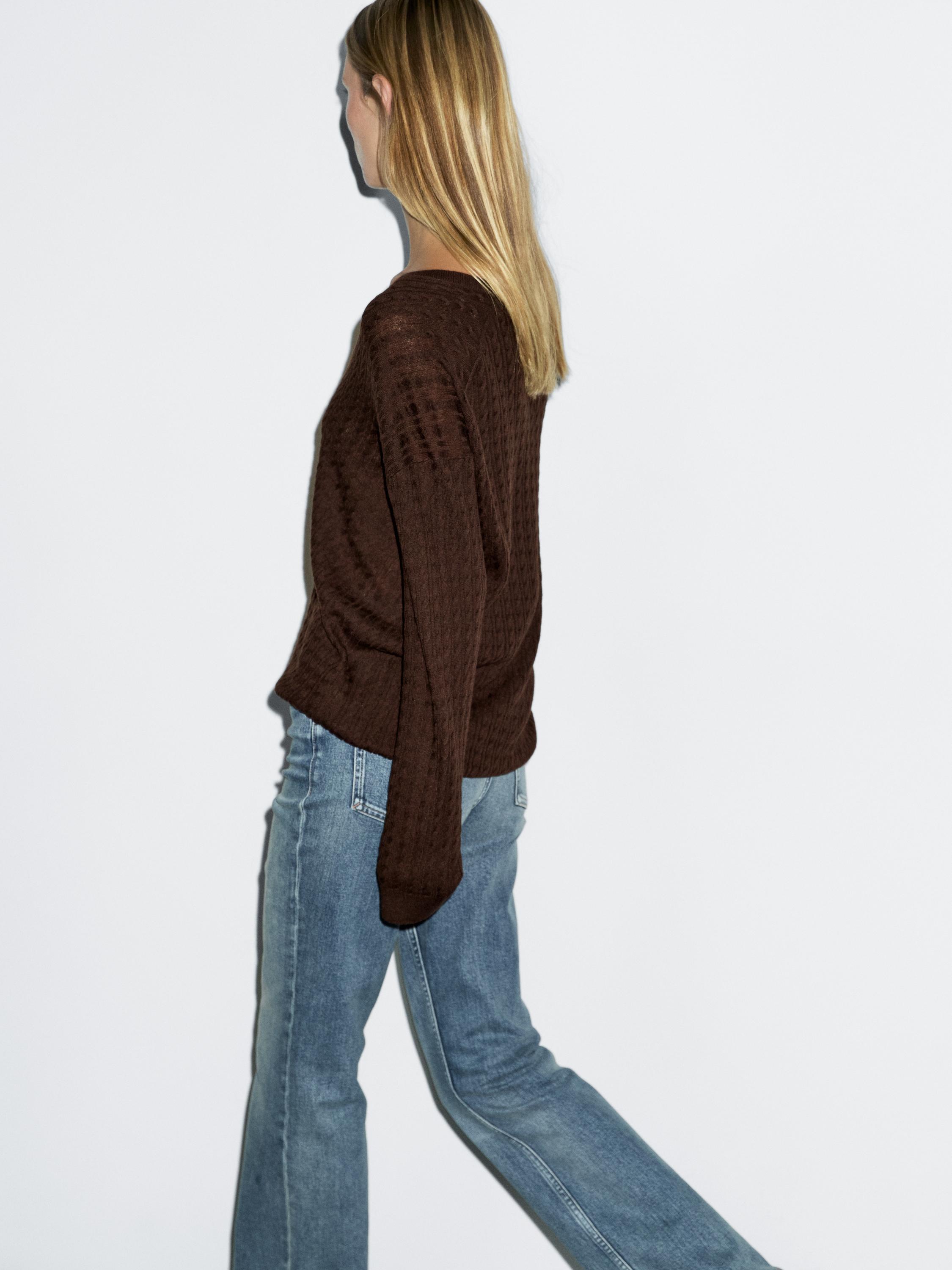 Sweter rajut kabel leher V