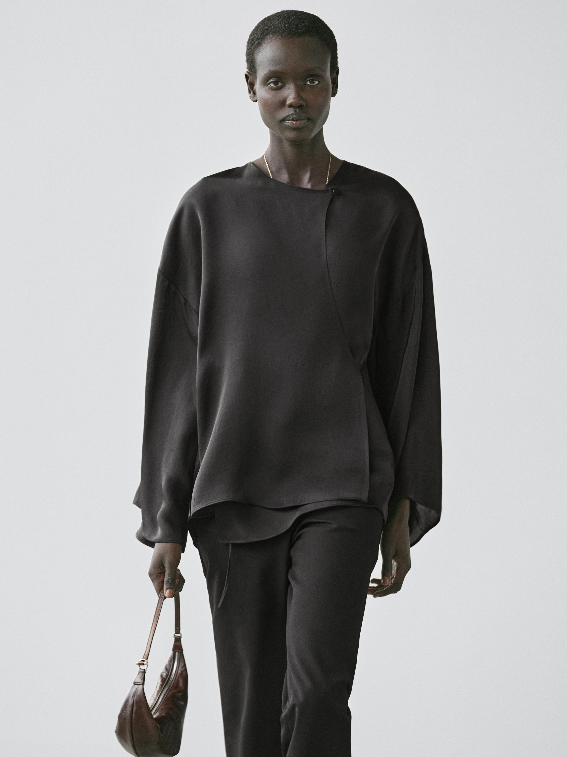 Soepelvallende wikkelblouse