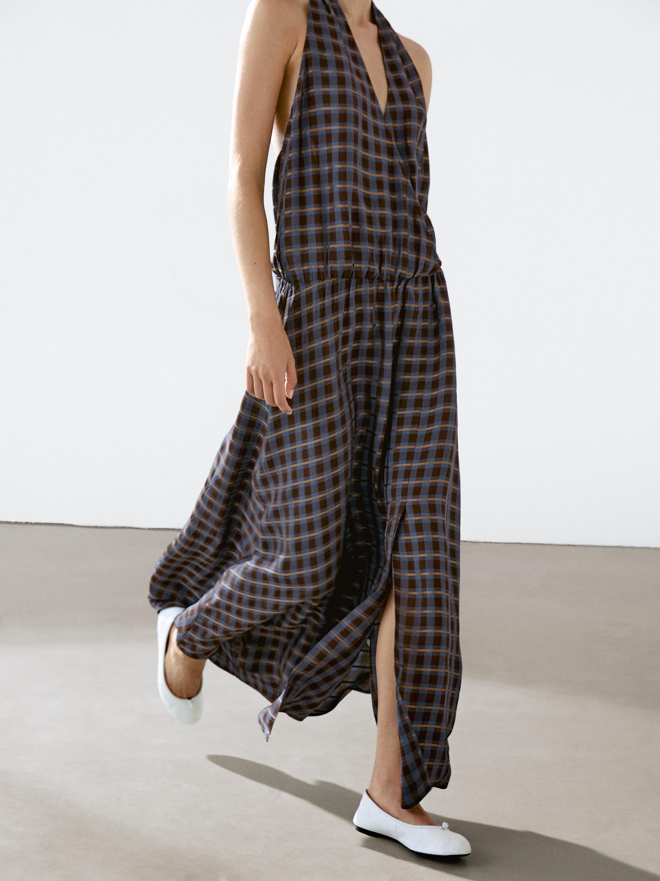 Vestido largo vuelo cuello halter estampado