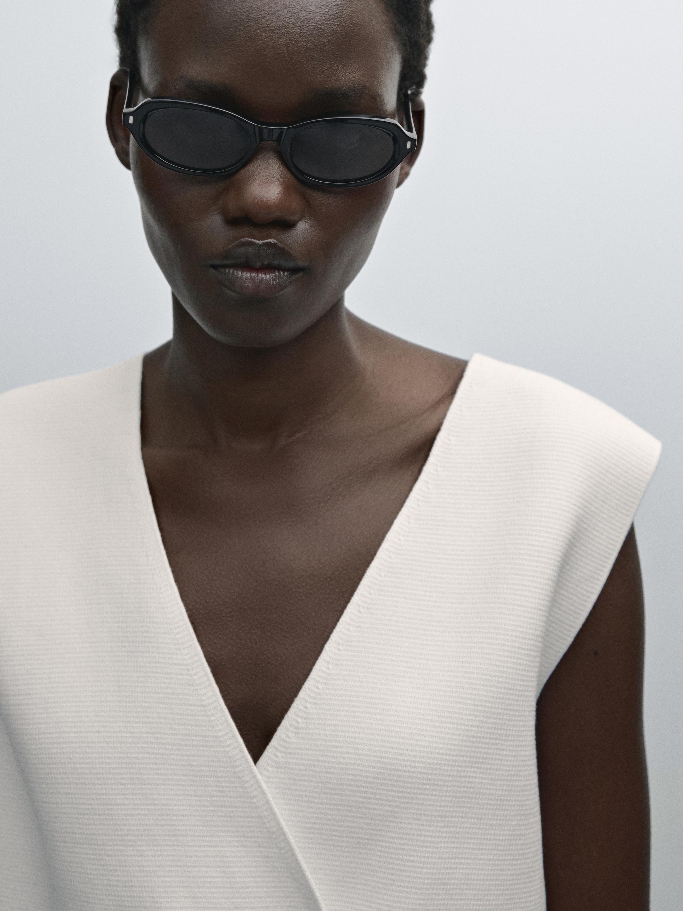 Kamizelka z dzianiny milano z dwoma rzędami guzików