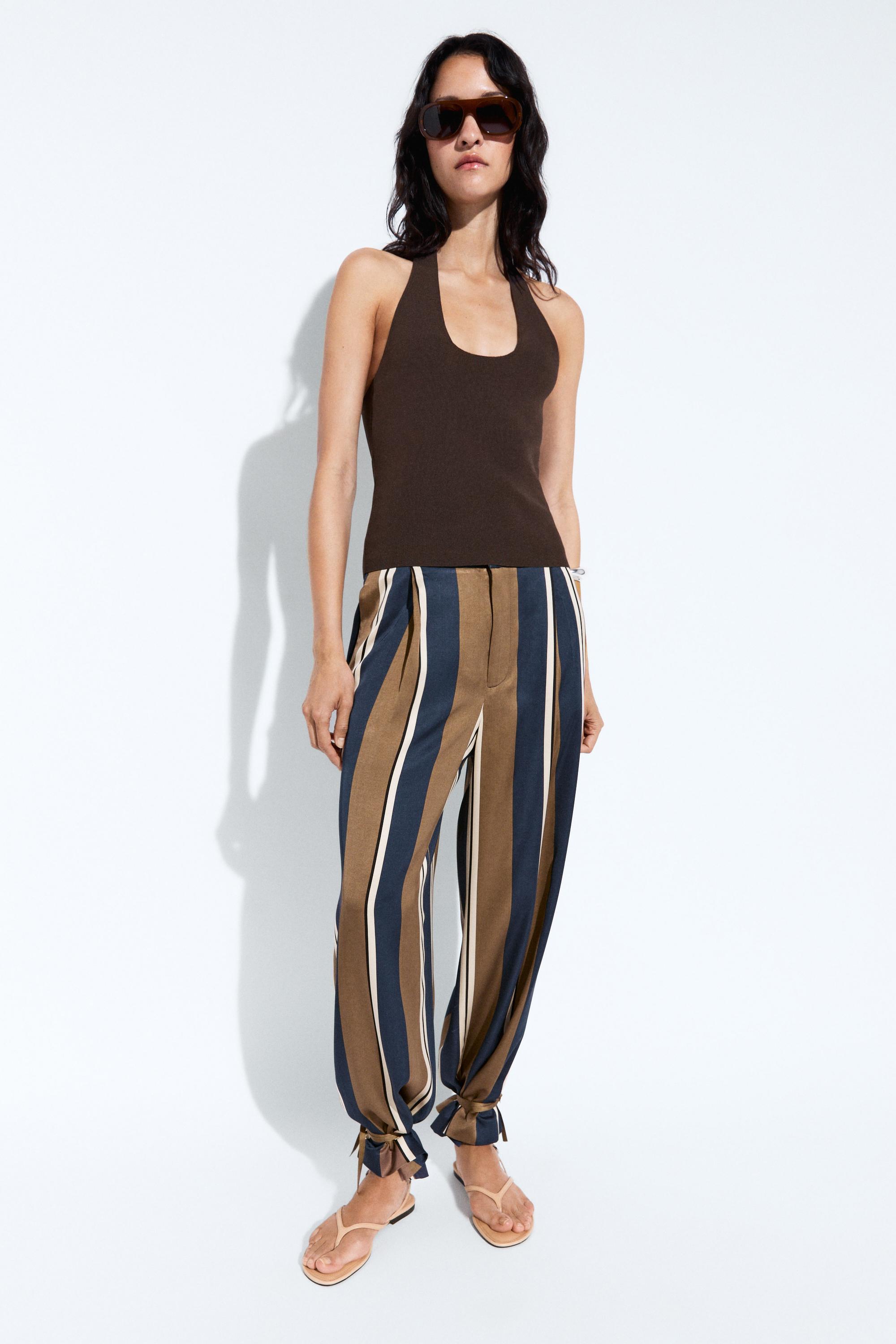 Fitted knit halter top — BROWN