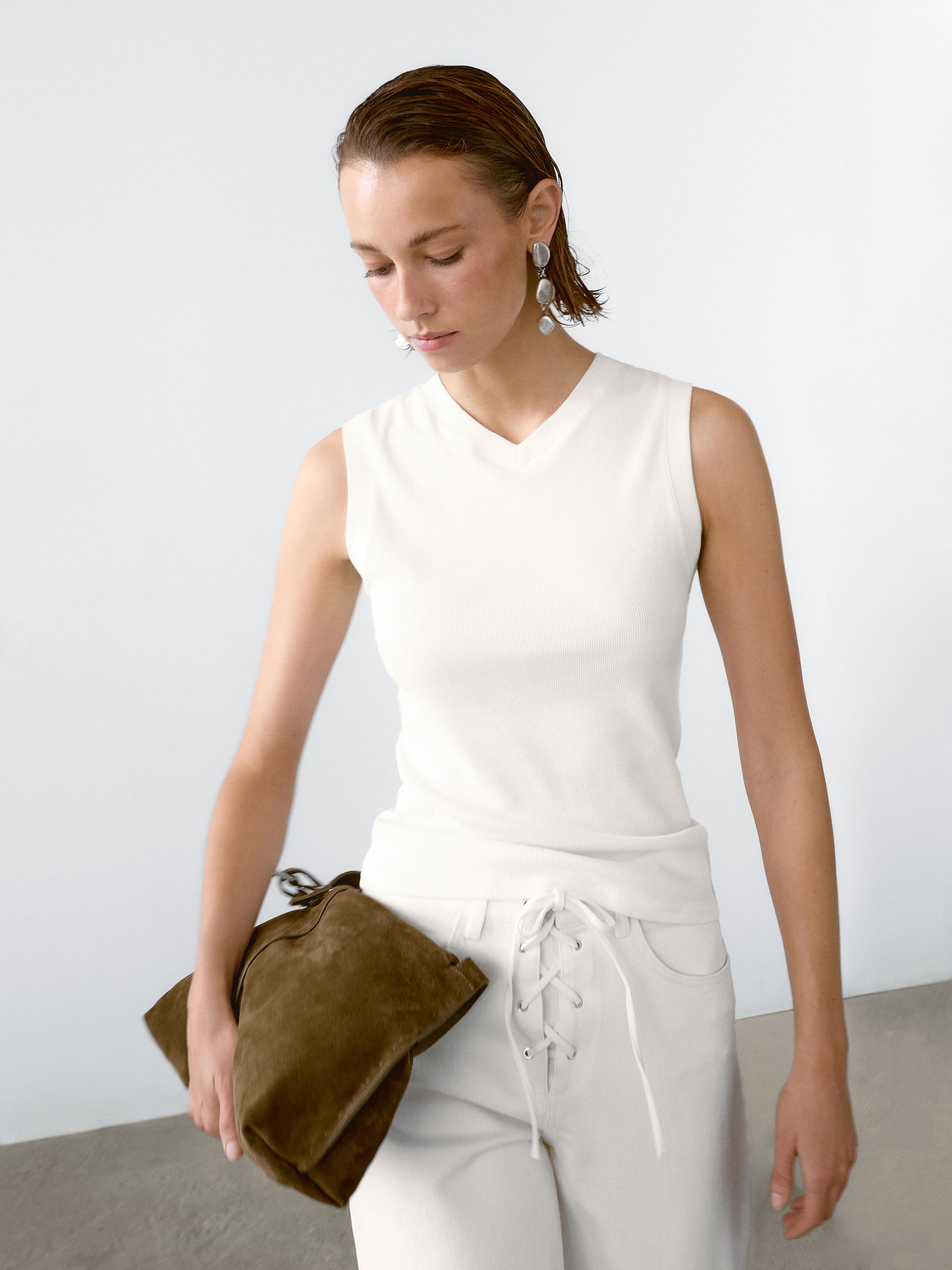 100% cotton V-neck T-shirt