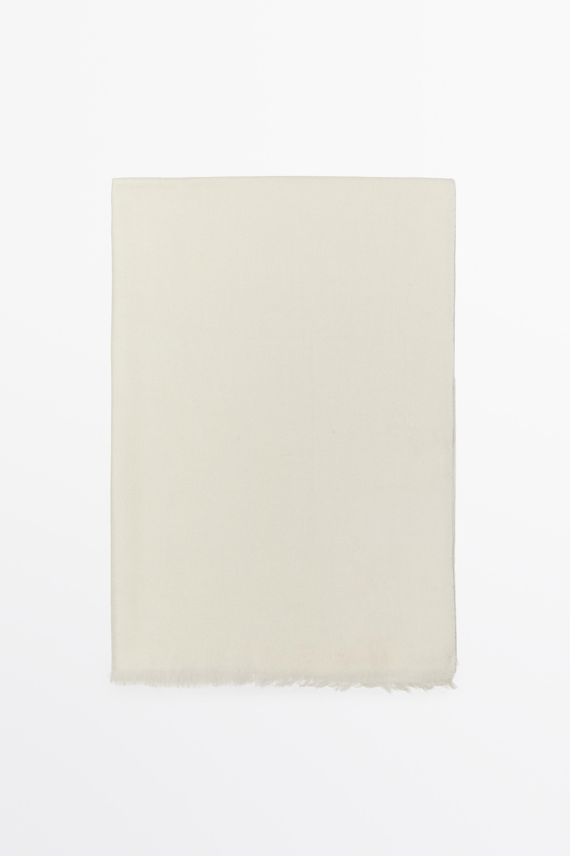 Lightweight 100% wool scarf