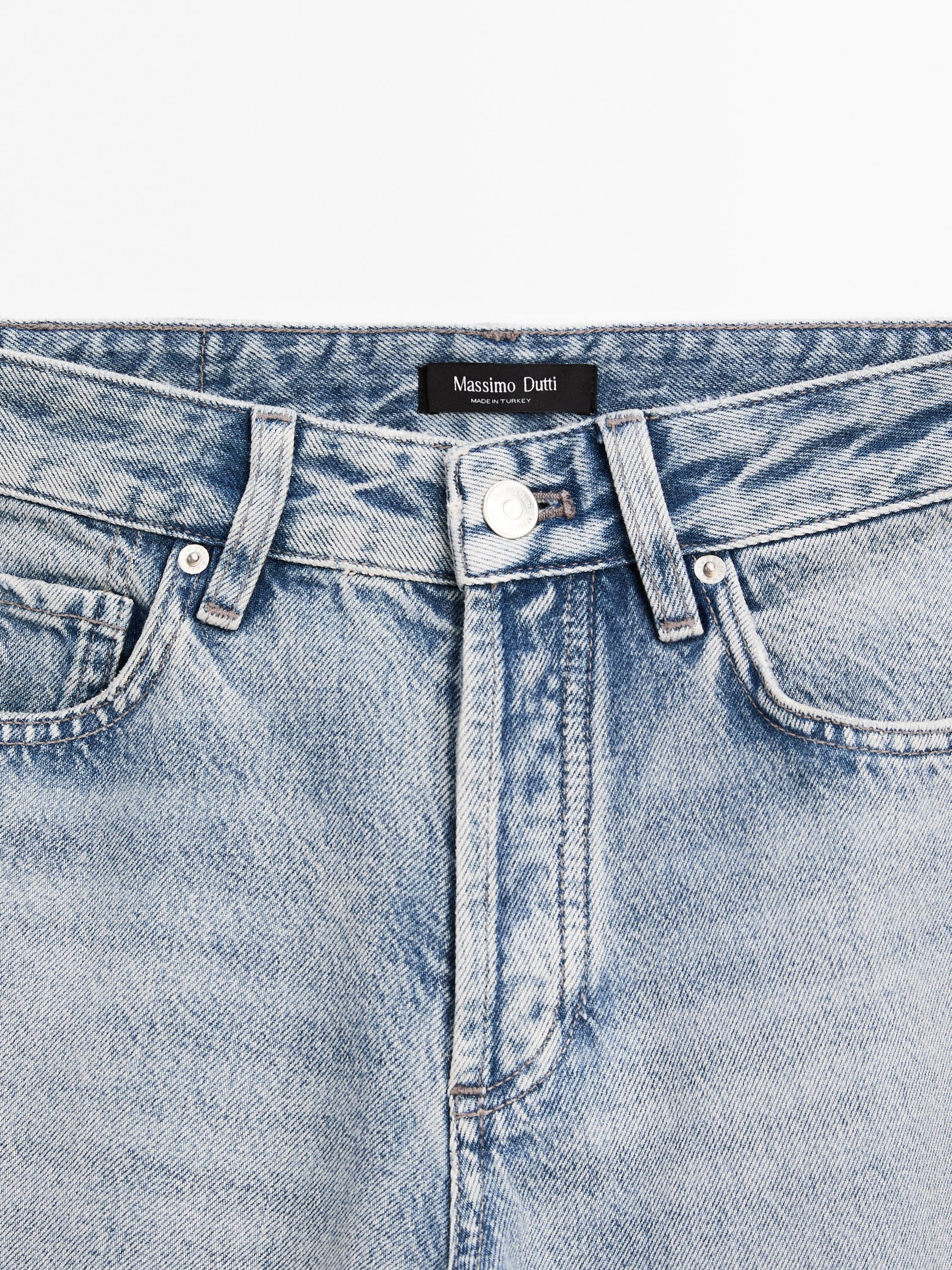 Mid-waist wide-leg jeans