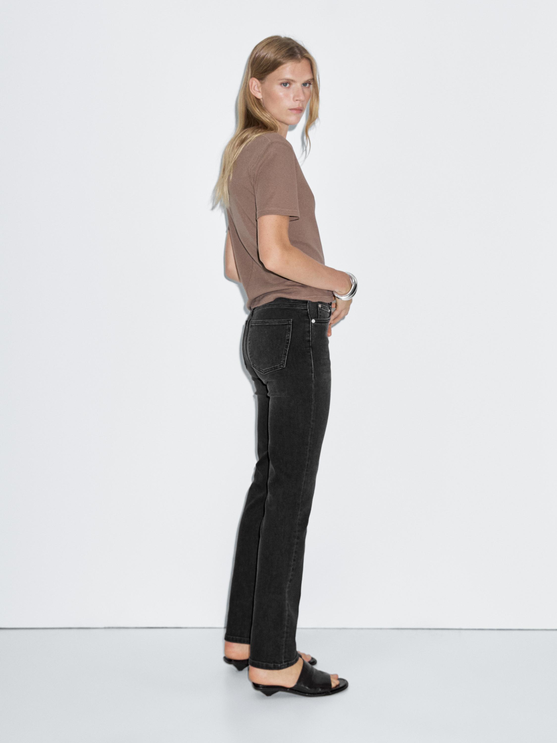 Mid-waist straight-leg skinny jeans