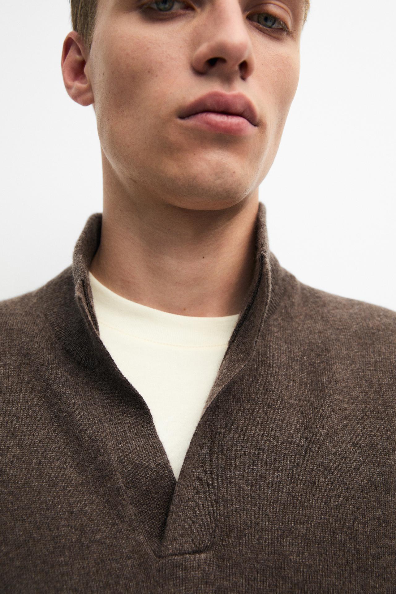 100% cashmere mock V-neck knit sweater — MOCHA