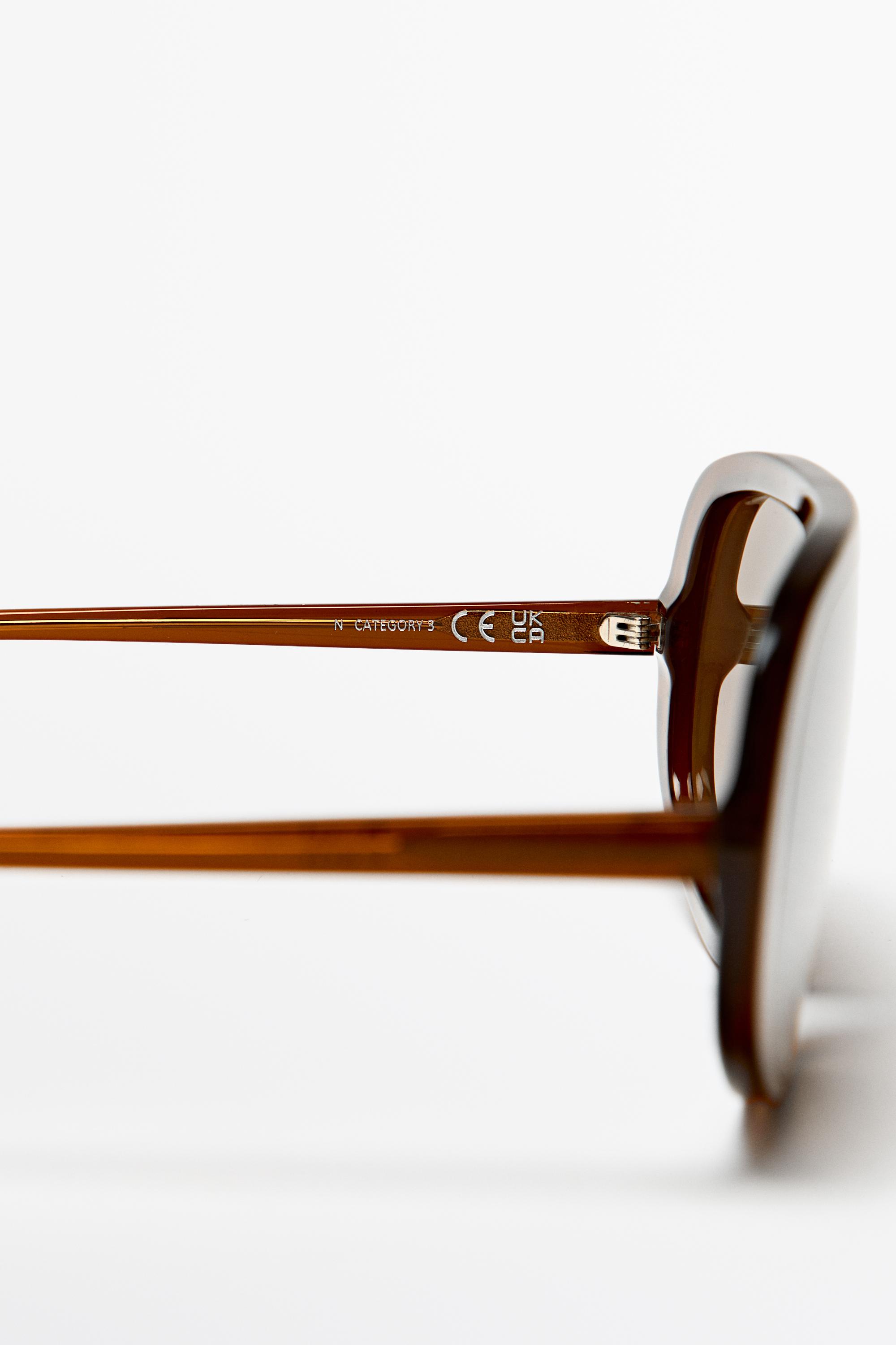 Oversized wrap sunglasses — Caramel