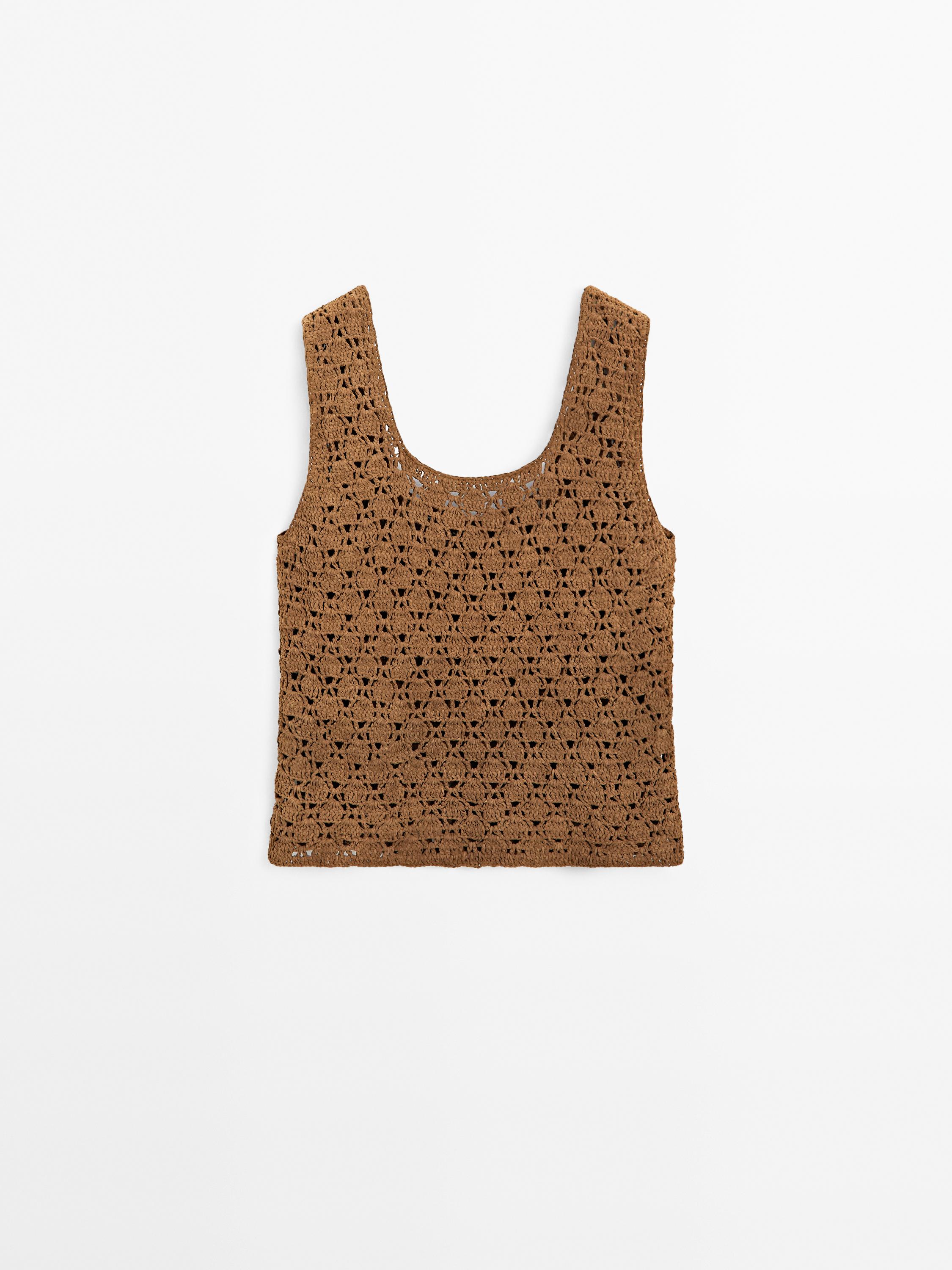 Top ze semišové kůže s háčkováním