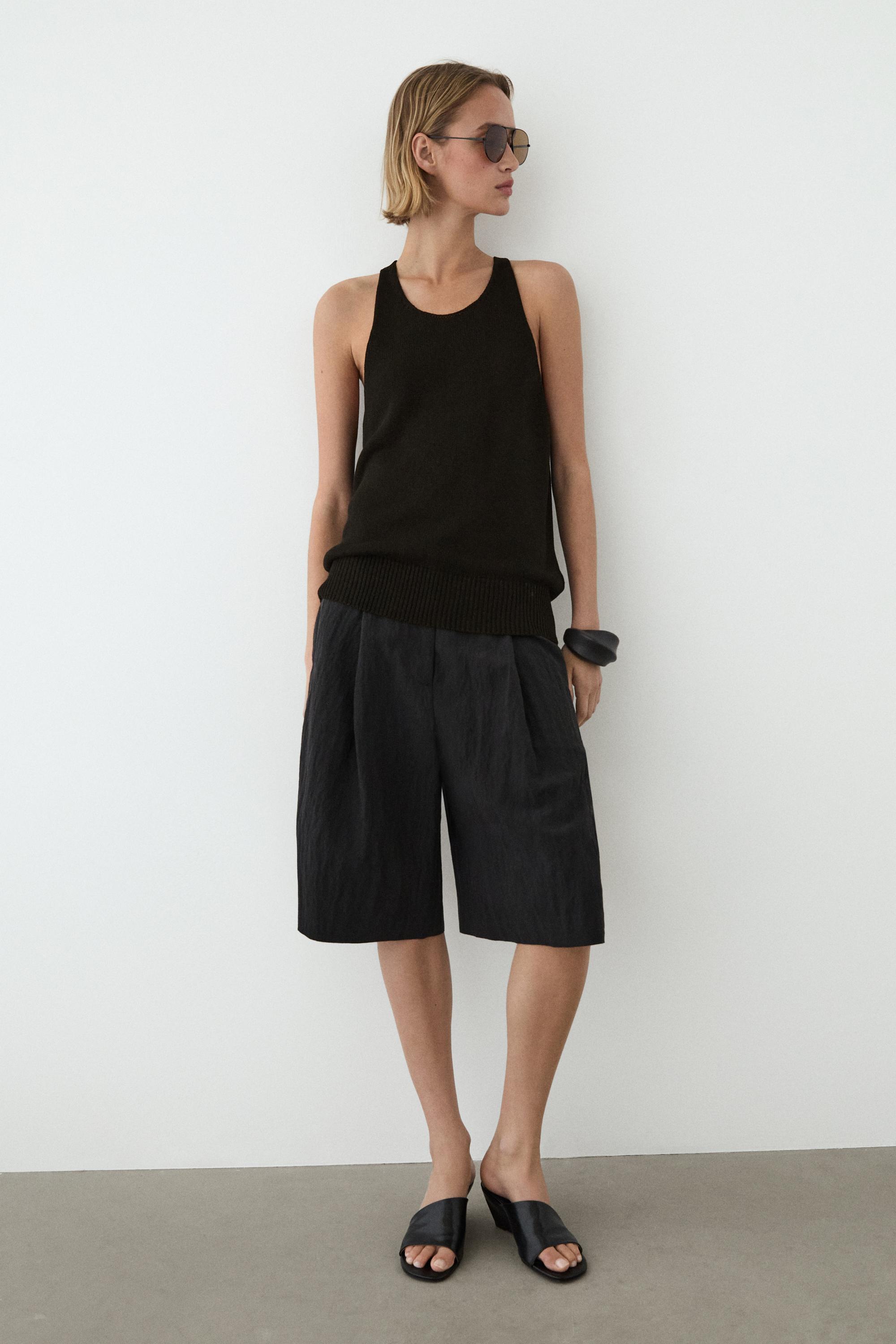 Sleeveless knit halter top — BLACK