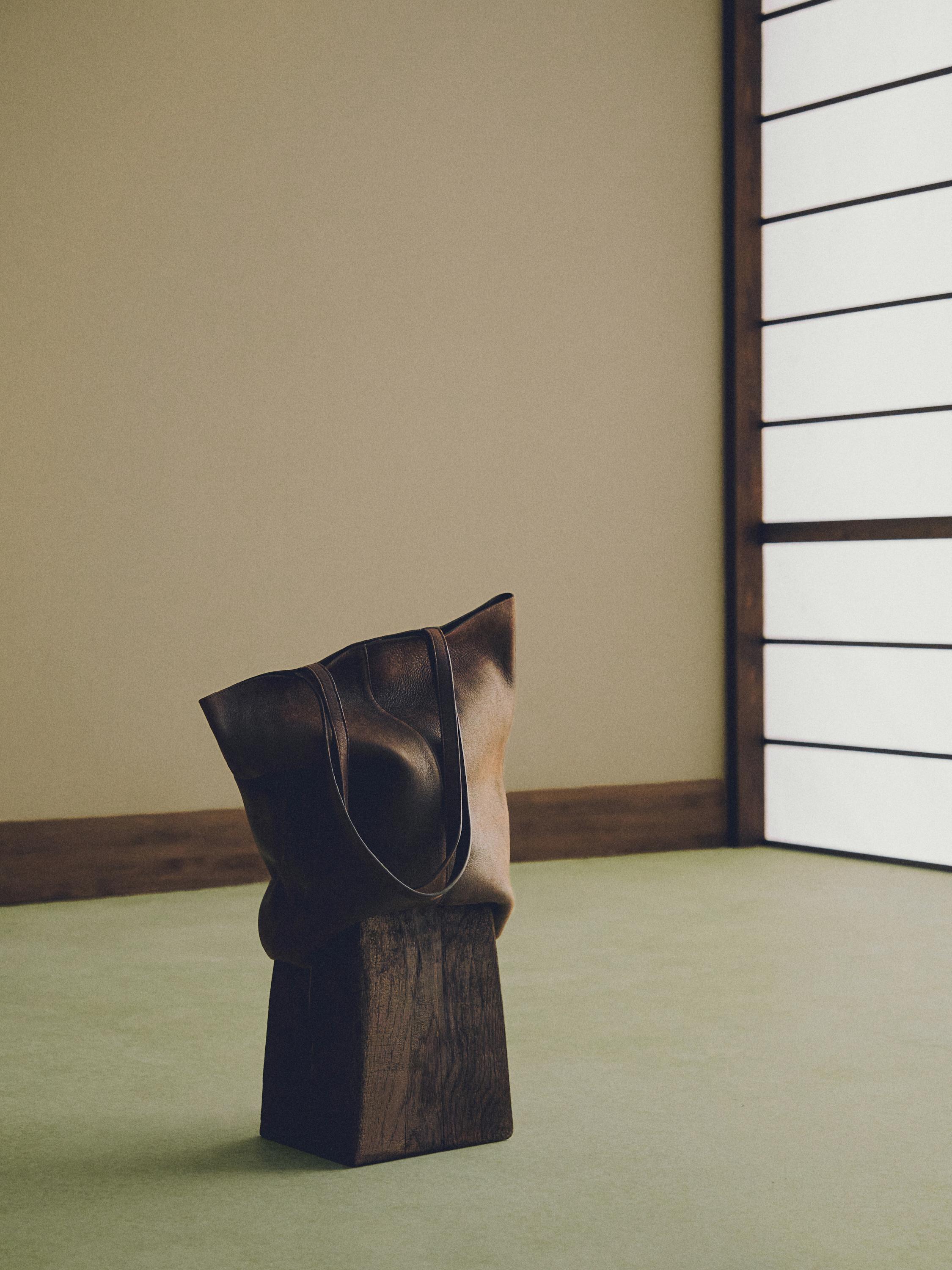 Suede leather tote bag with crackled finish