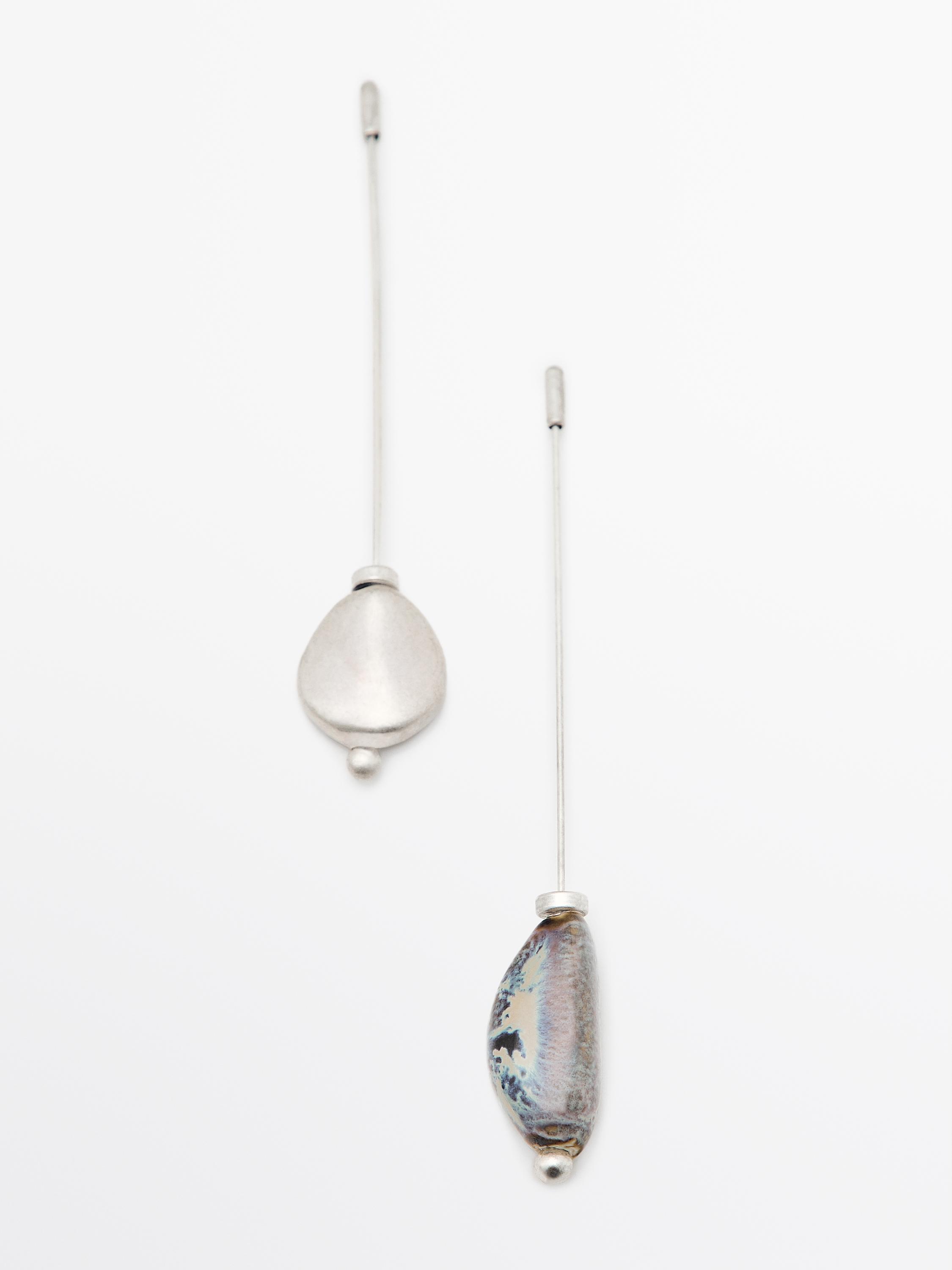 Brooch with ceramic leaf piece