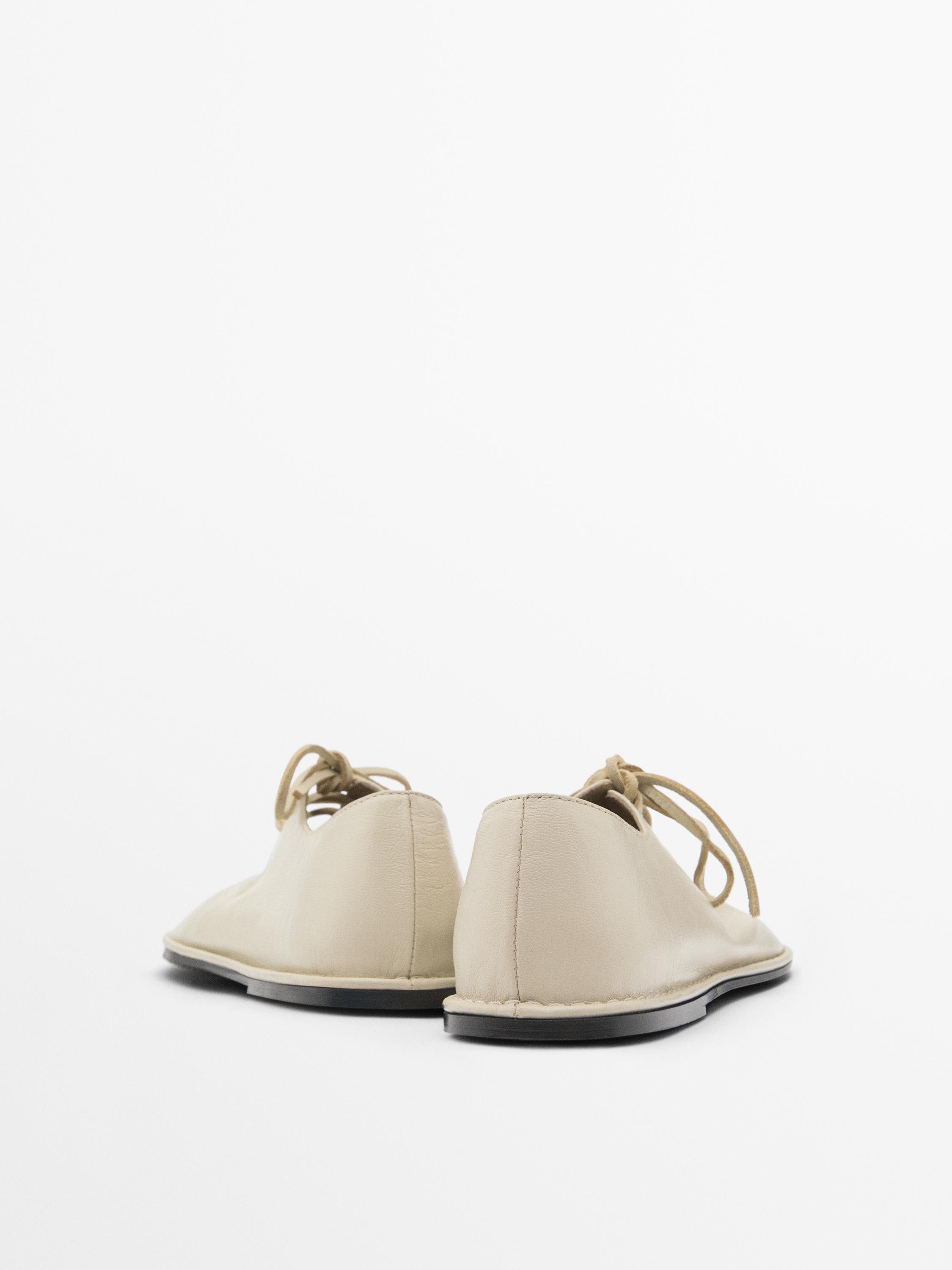 Ballet flats with instep knot
