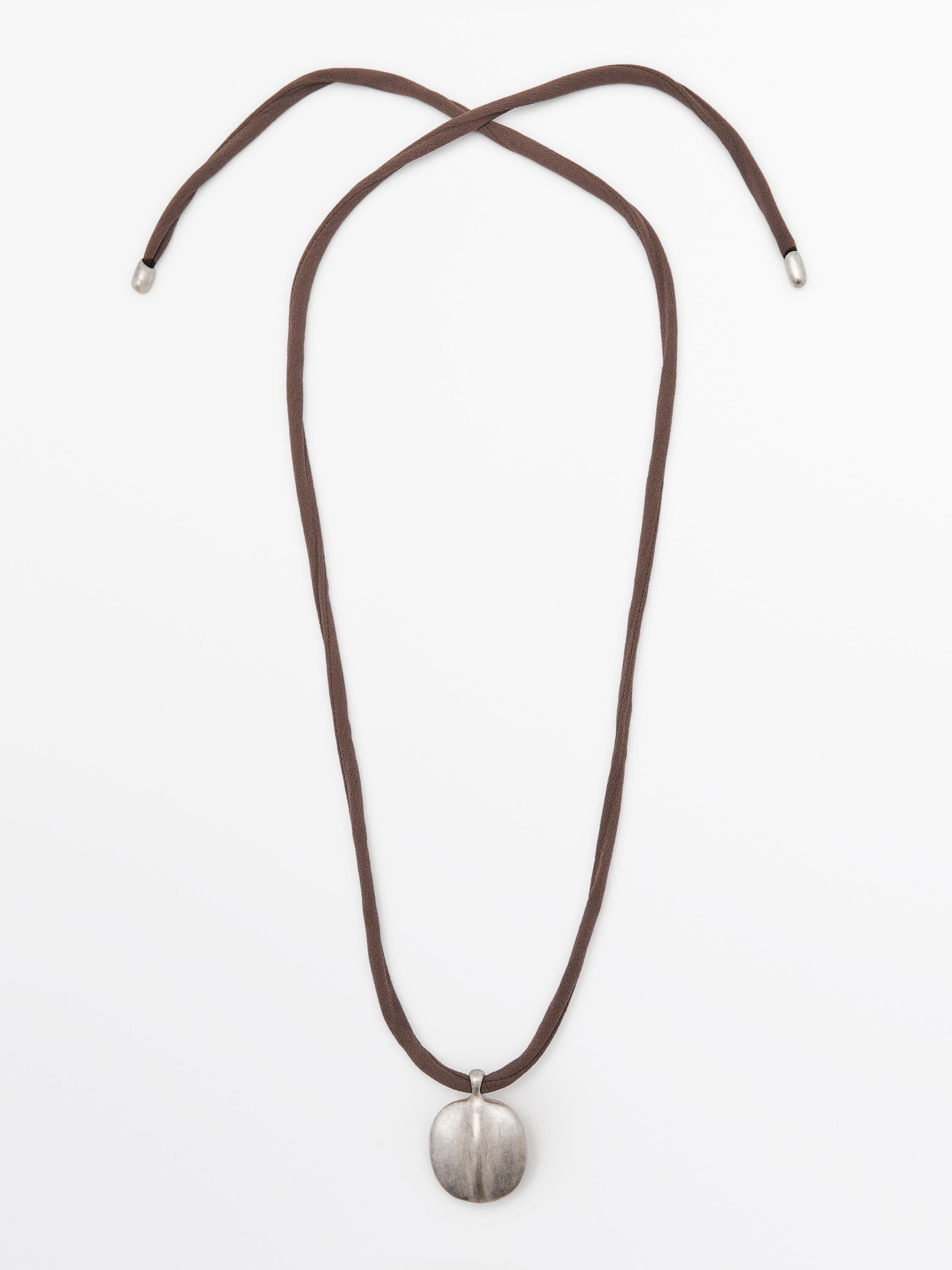 Collier feuille cordon soie