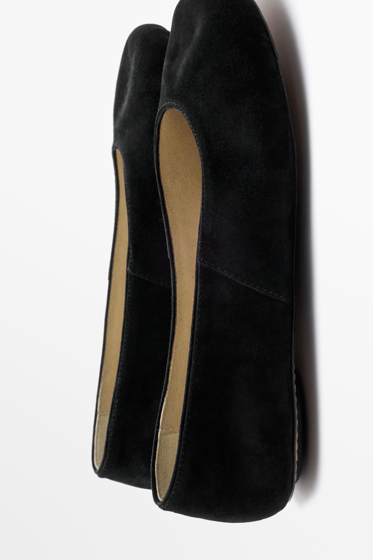 Soft suede goatskin ballet flat — BLACK