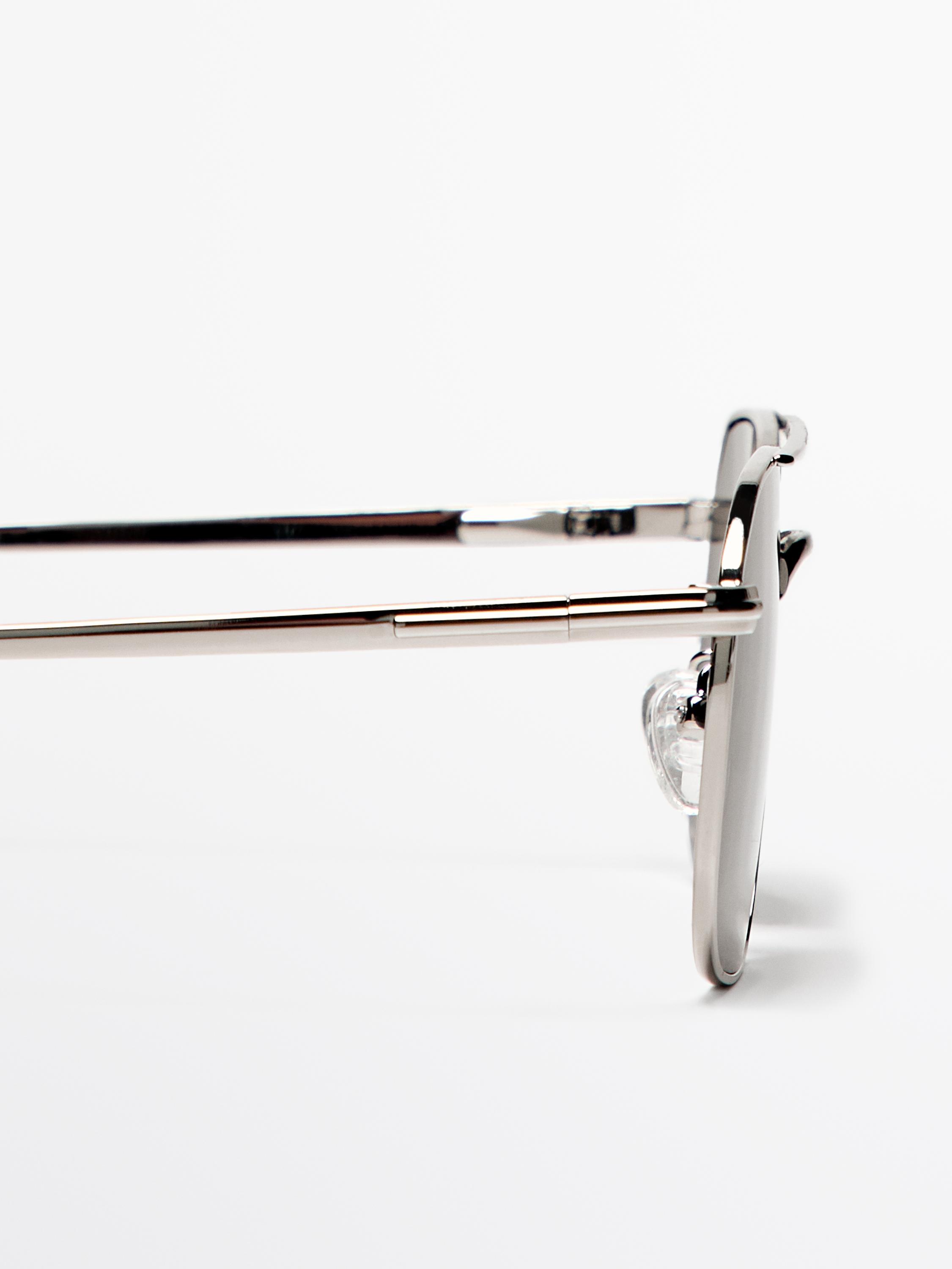 Metallic aviator sunglasses