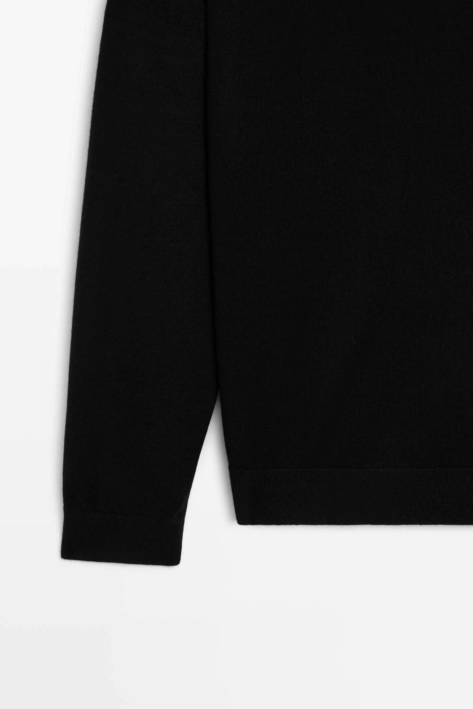 100% merino wool knit round neck sweater — BLACK