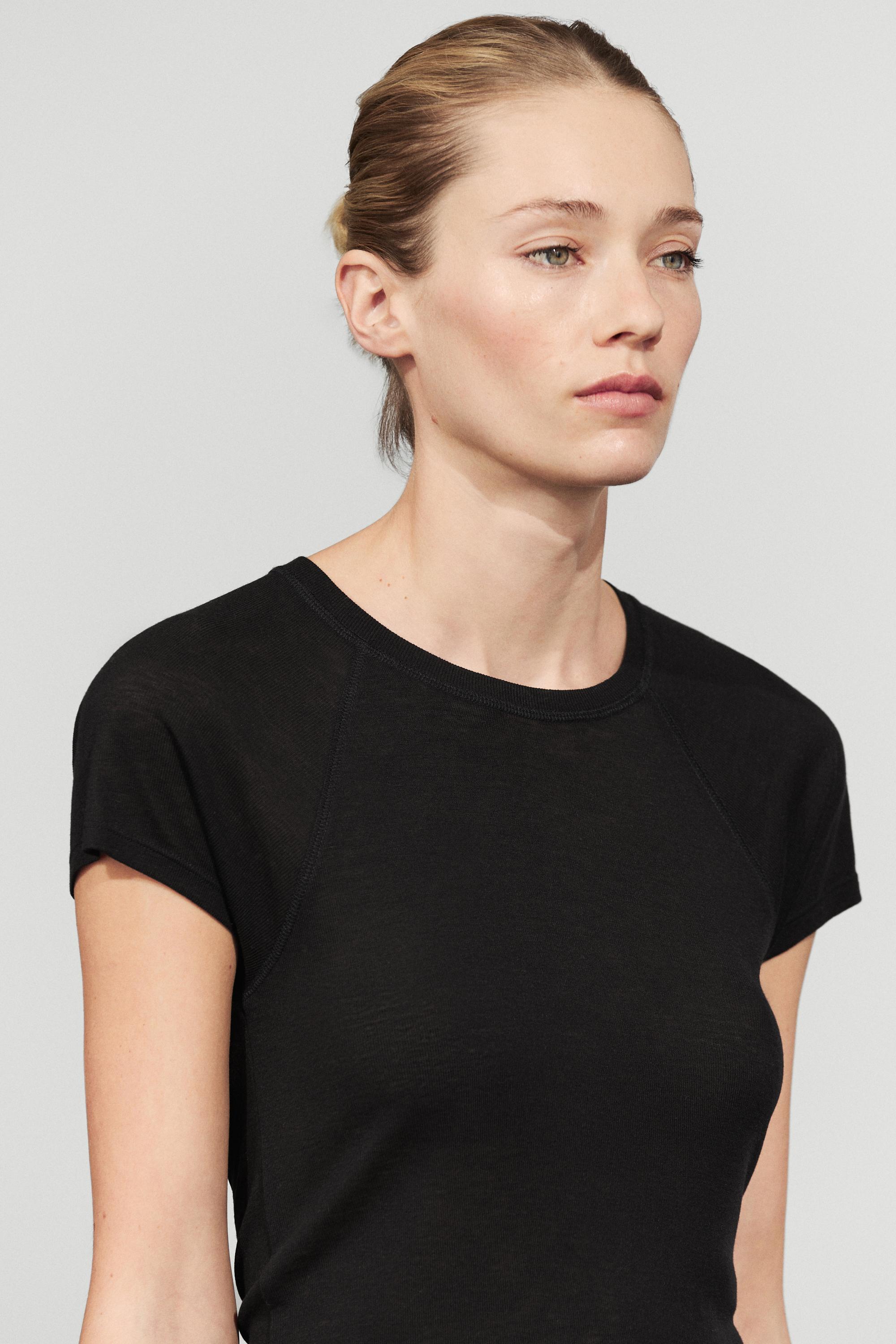 Short sleeve raglan T-shirt — BLACK