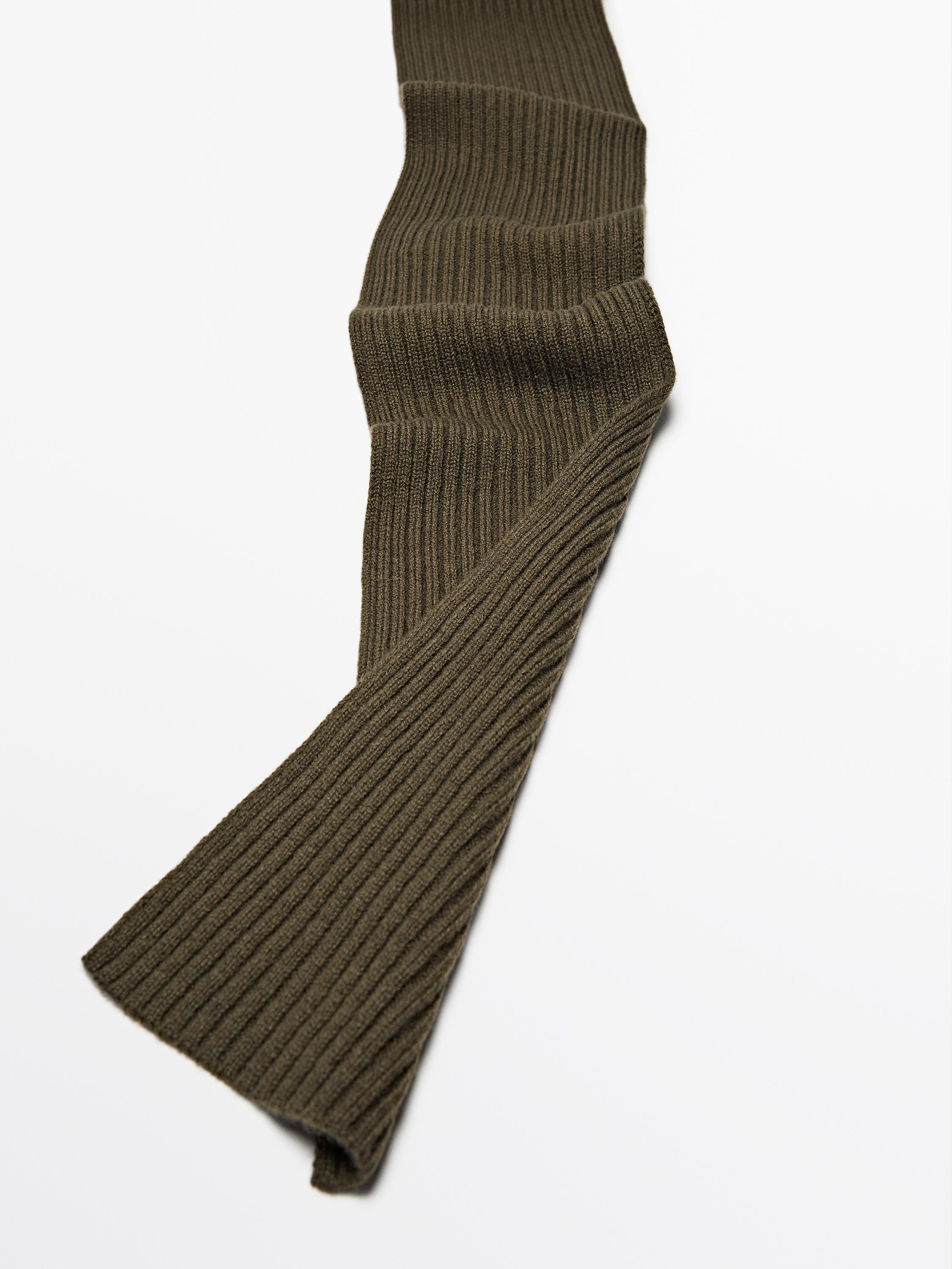Fine ribbed fabric scarf