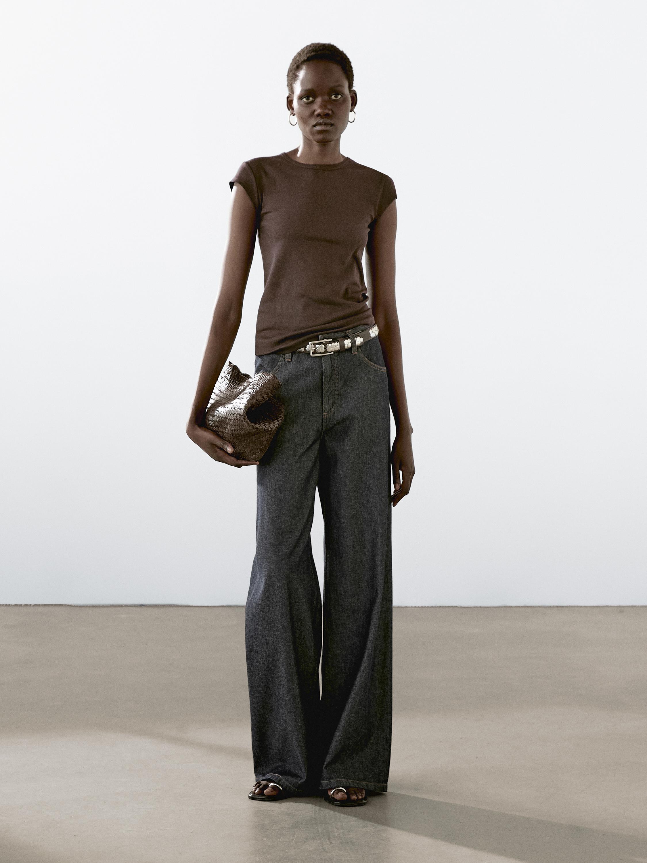 Loose mid-rise wide-leg jeans