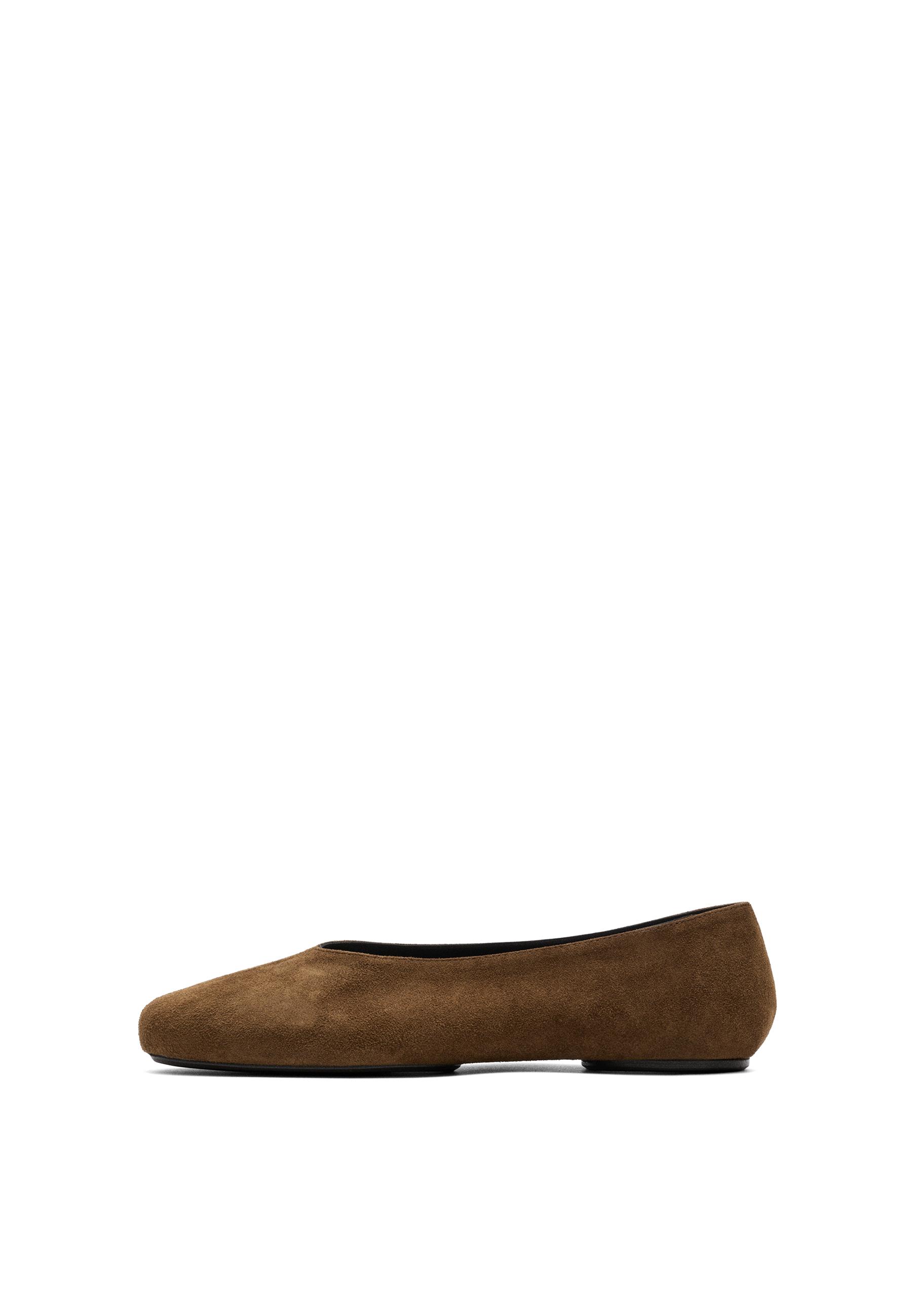 Split suede ballet flat — CAMEL