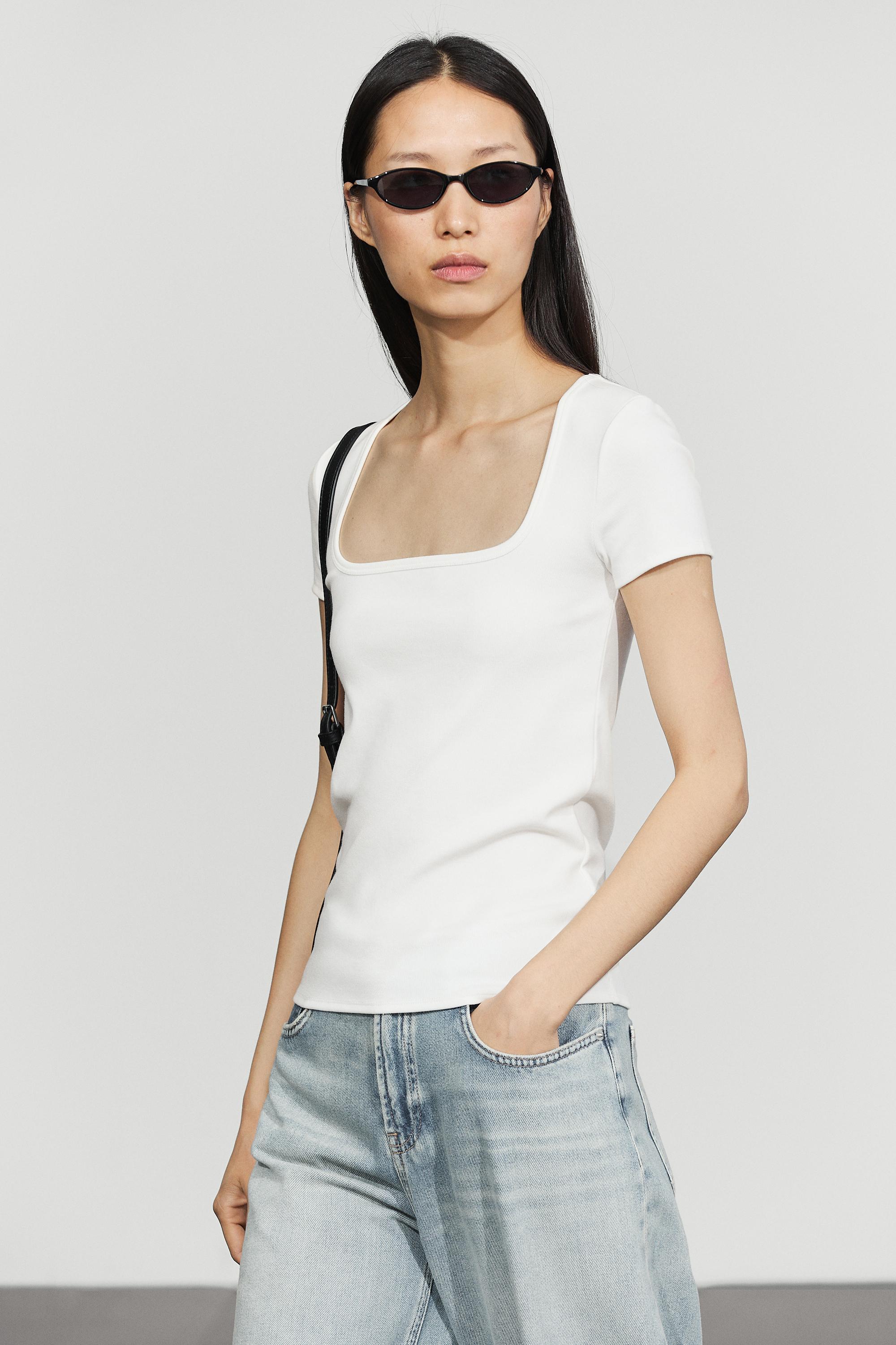 Short sleeve square neckline T-shirt