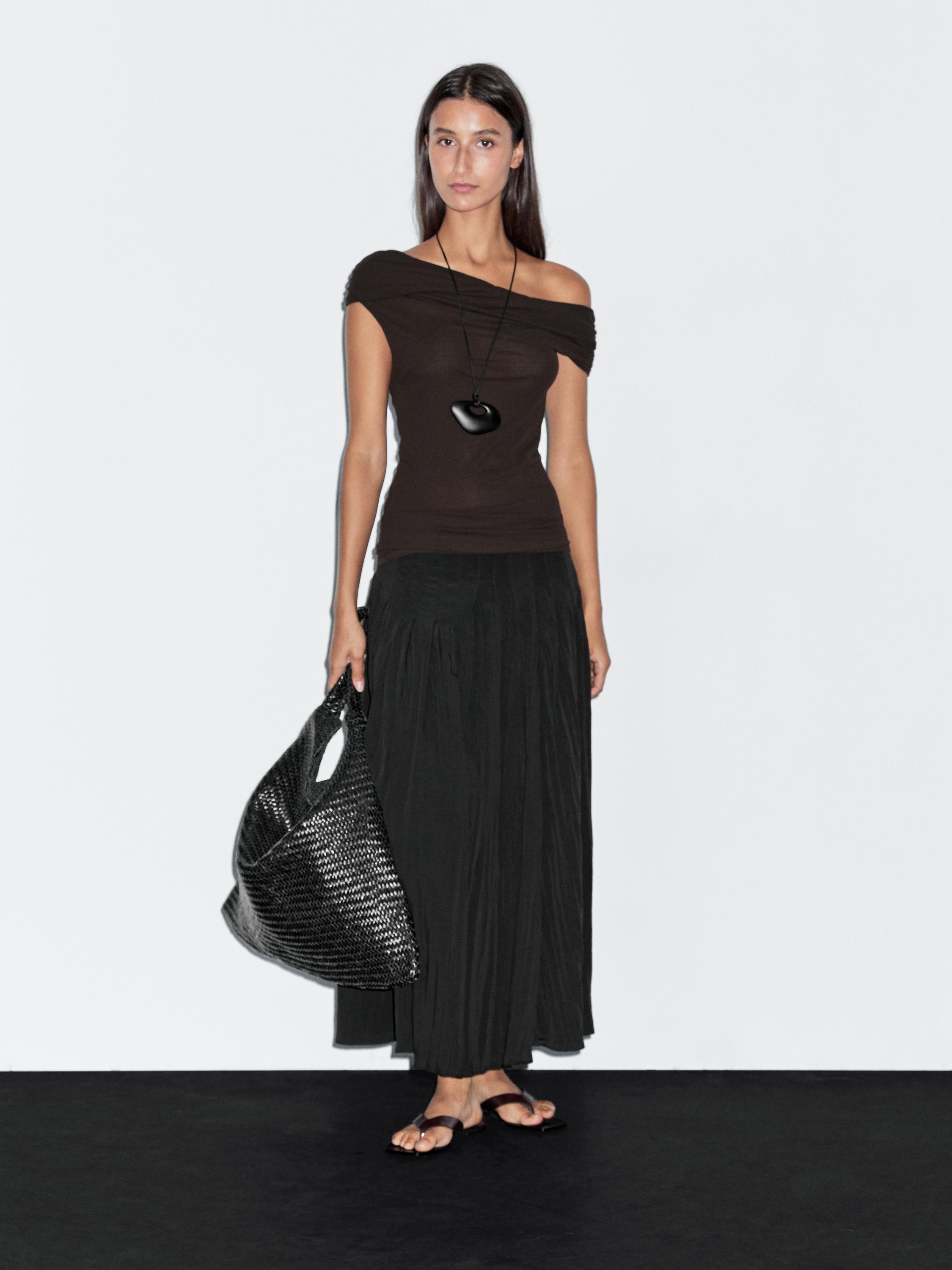 100% katoenen top met asymmetrische halslijn