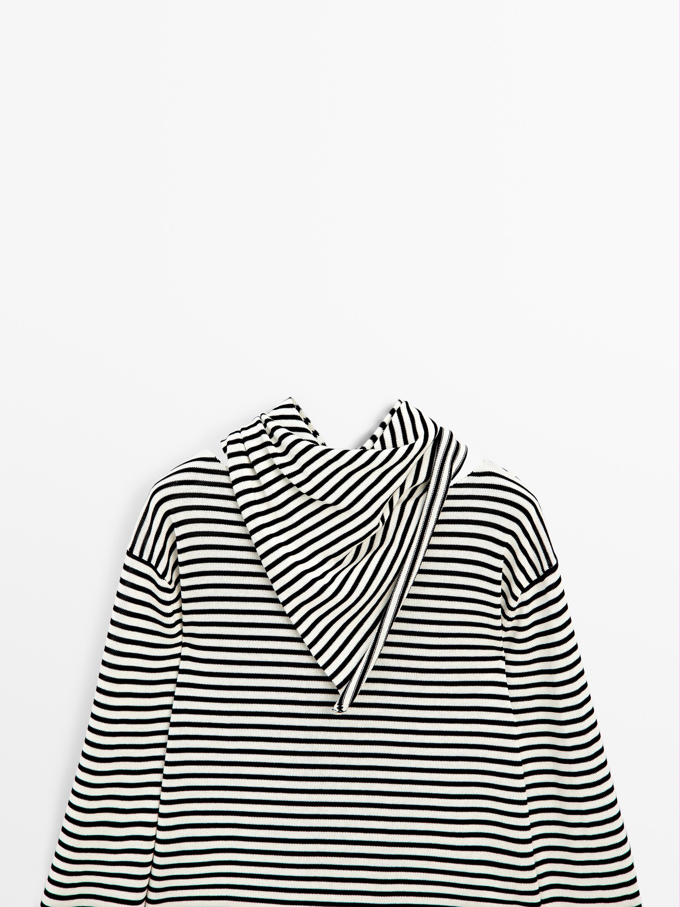 Striped sweater with bandana