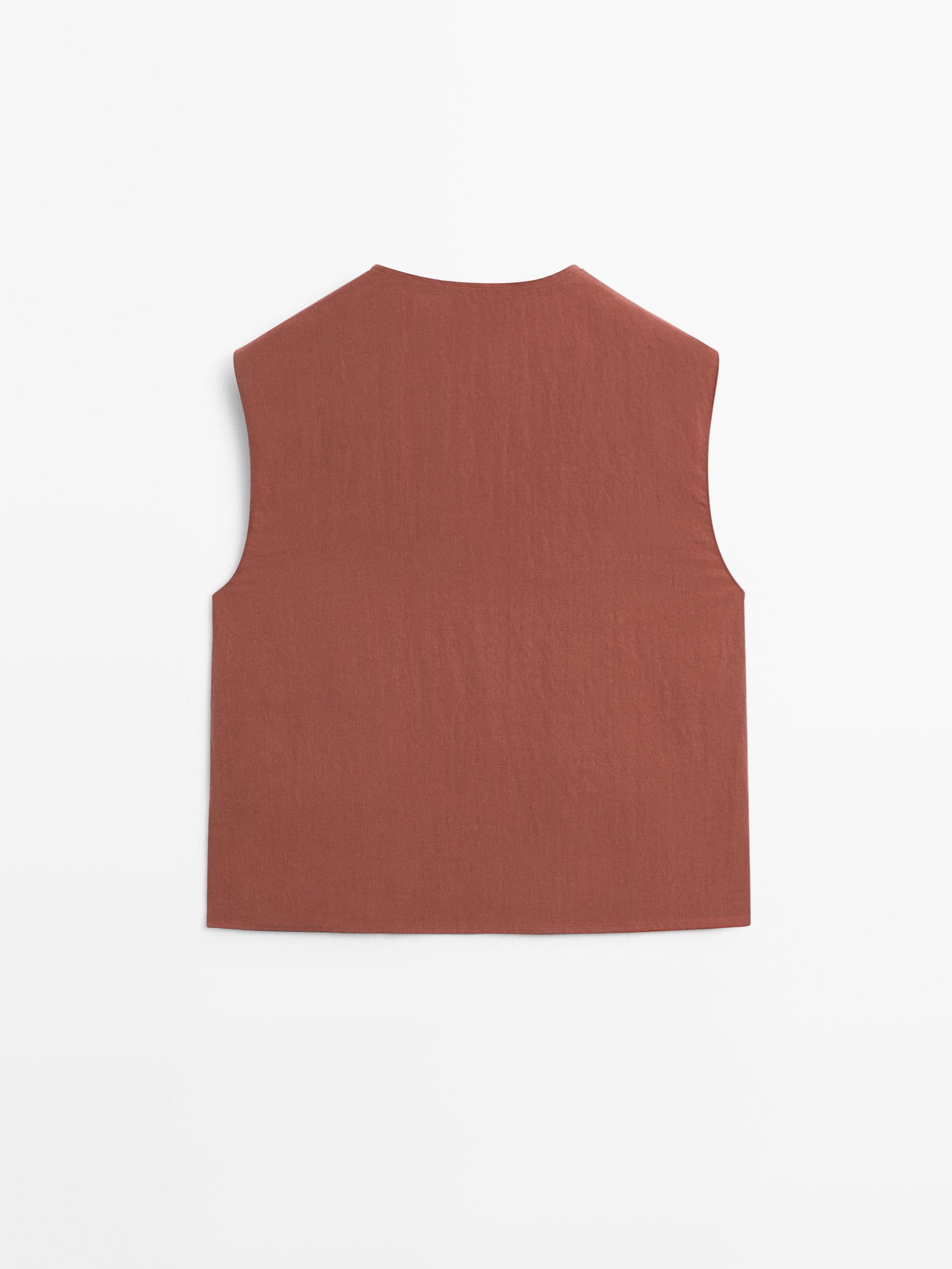 Blouse with silver button fastening on the side
