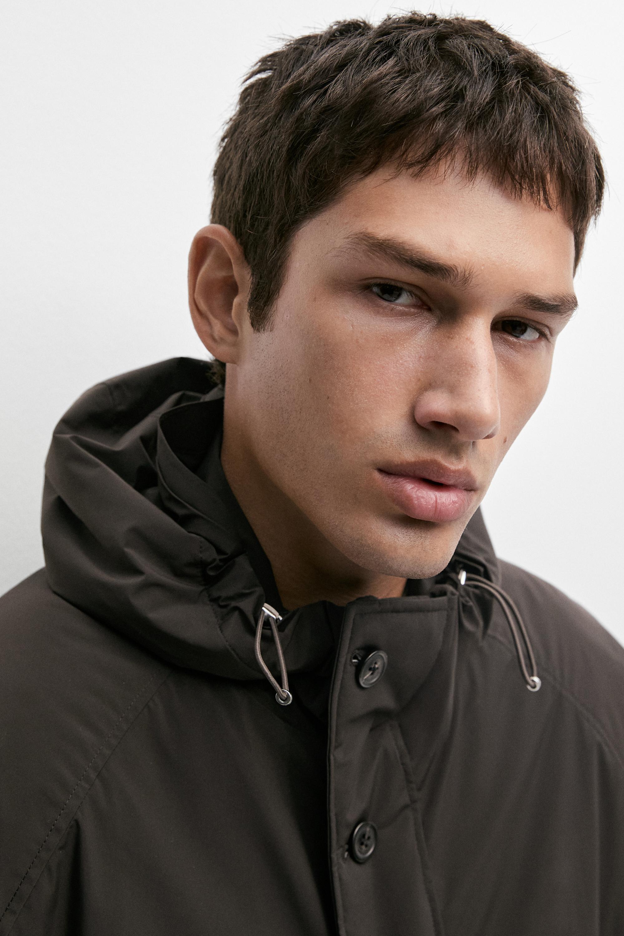 Massimo Dutti Uzun teknik parka görsel 8