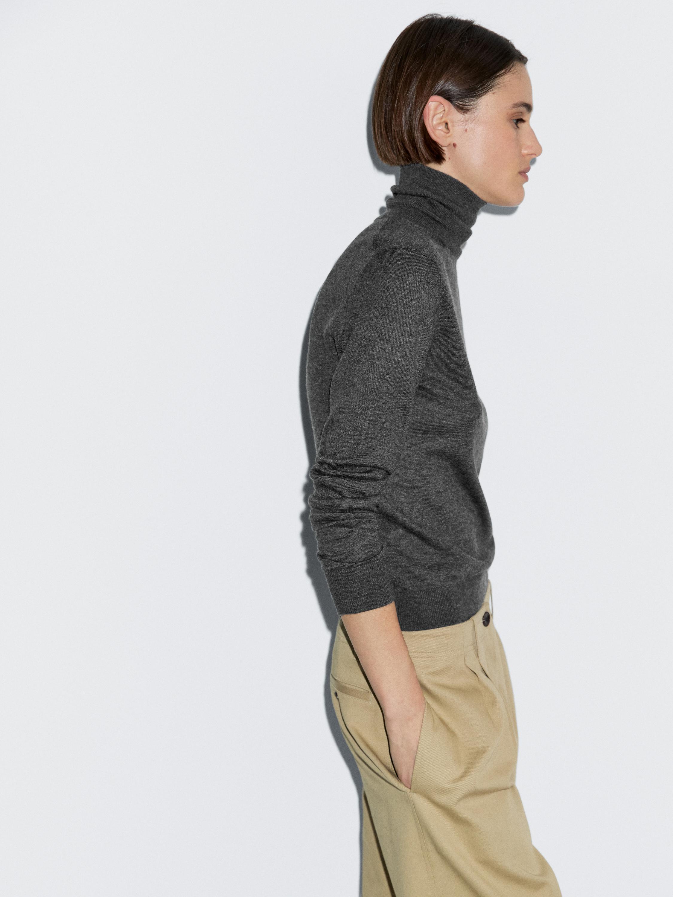 Høyhalset strikkegenser i ullblanding